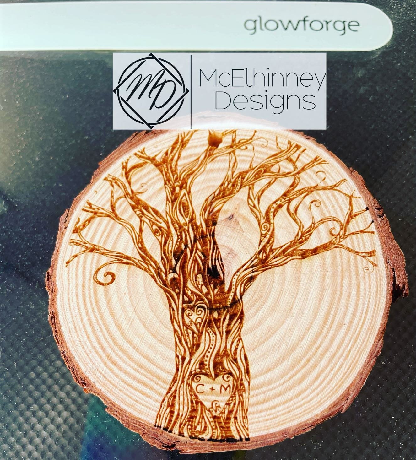 Did another live edge ornament. Love these. We can personalize them with your initials in the trunk, and a quote of your choice or your names too. ⁣
.⁣
.⁣
.⁣
.⁣
.⁣
#love #flowers #summer #springblossoms #springday #photography #springblooms #travel #