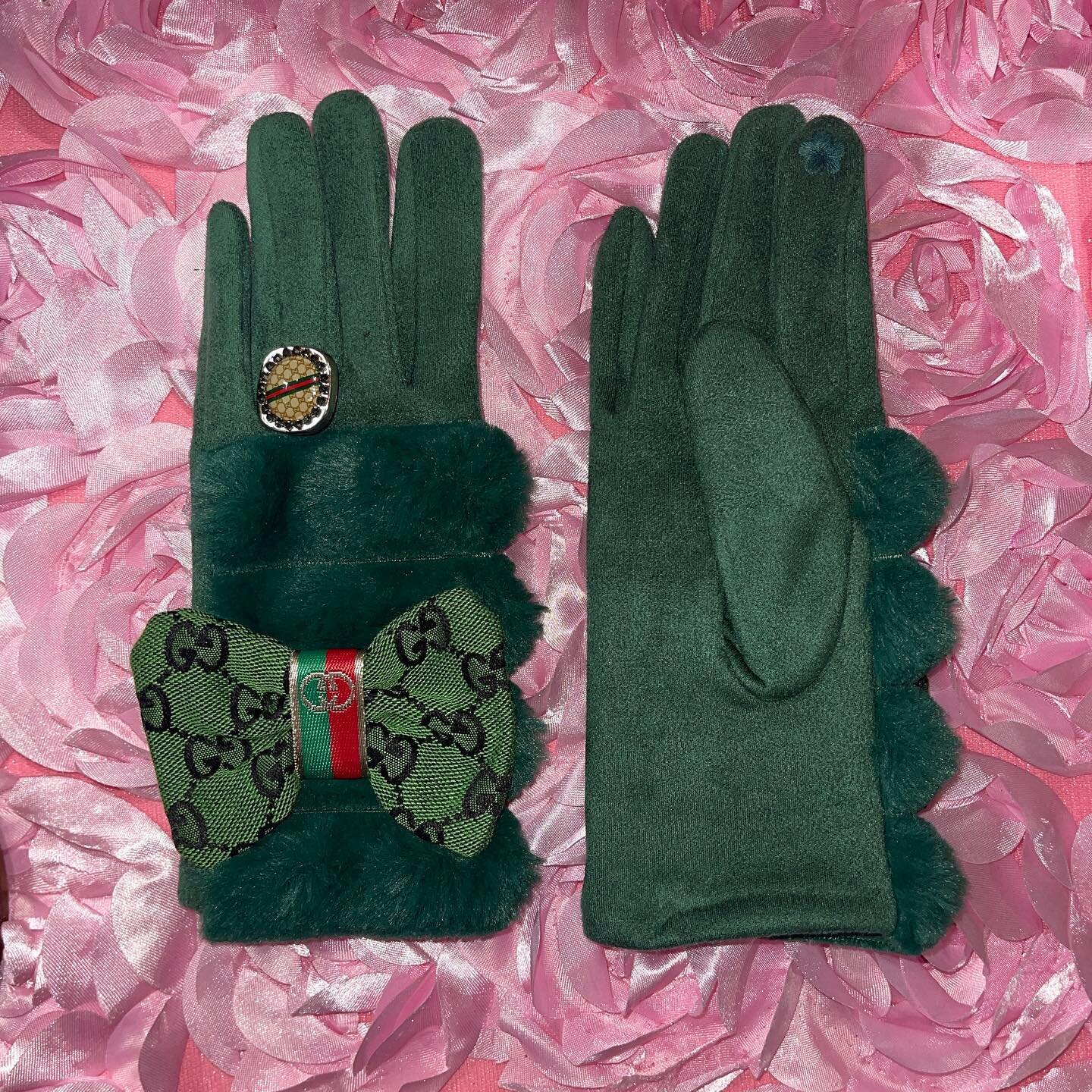 NEW handmade one of a kind luxury gloves 🧤 these sell fast! If you&rsquo;re interested in purchasing send us a DM or email 💖 

We offer pick up in Bergen County, NJ and we can ship!

#luxurylifestyle #oneofakindgifts #handmadewithlove #sewistofinst