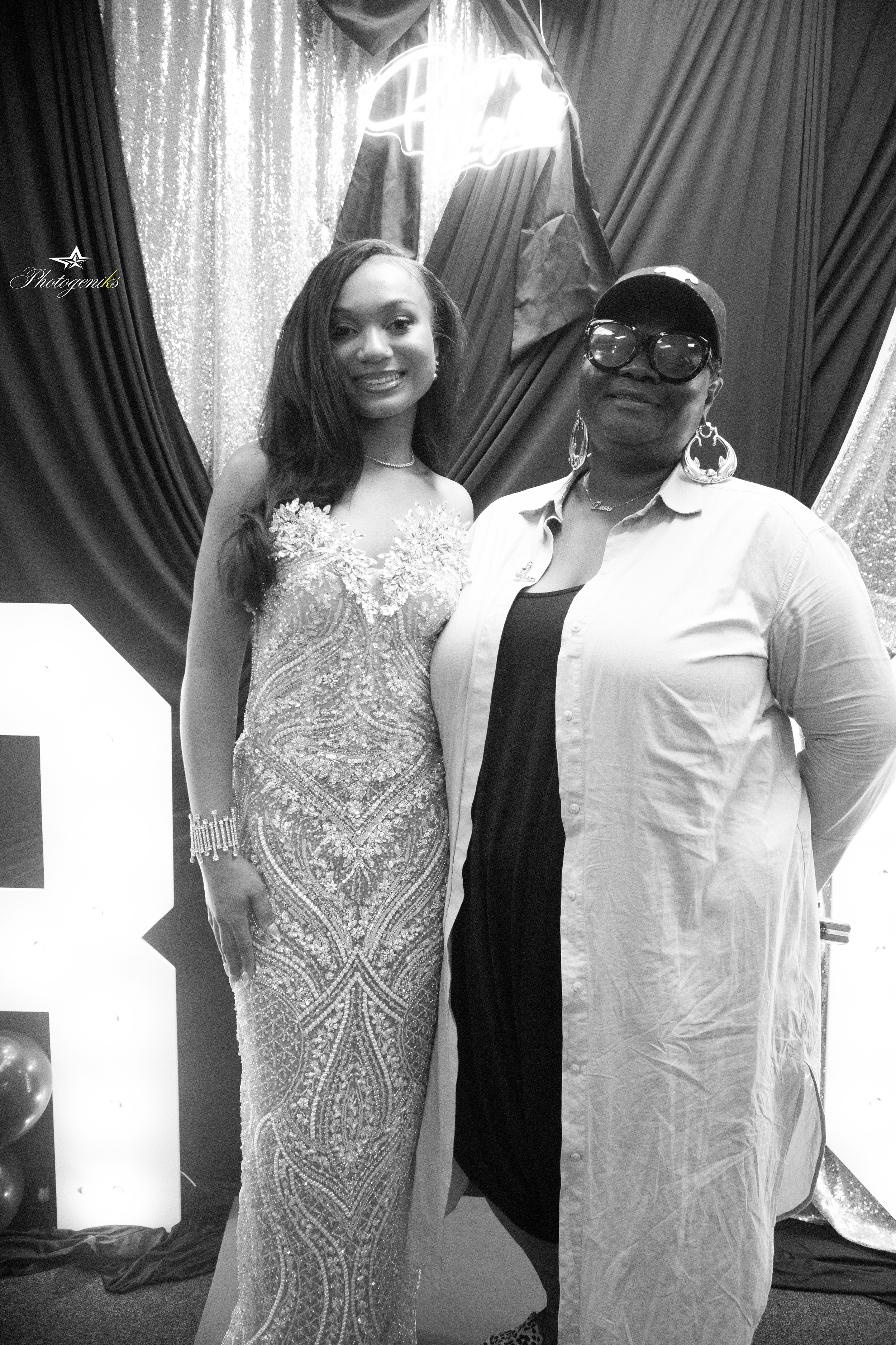 Vianca's prom send off- 75.png