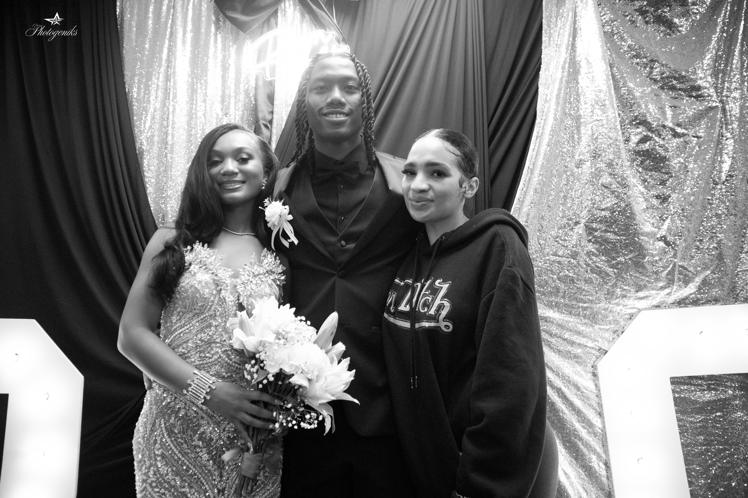 Vianca's prom send off- 65.png