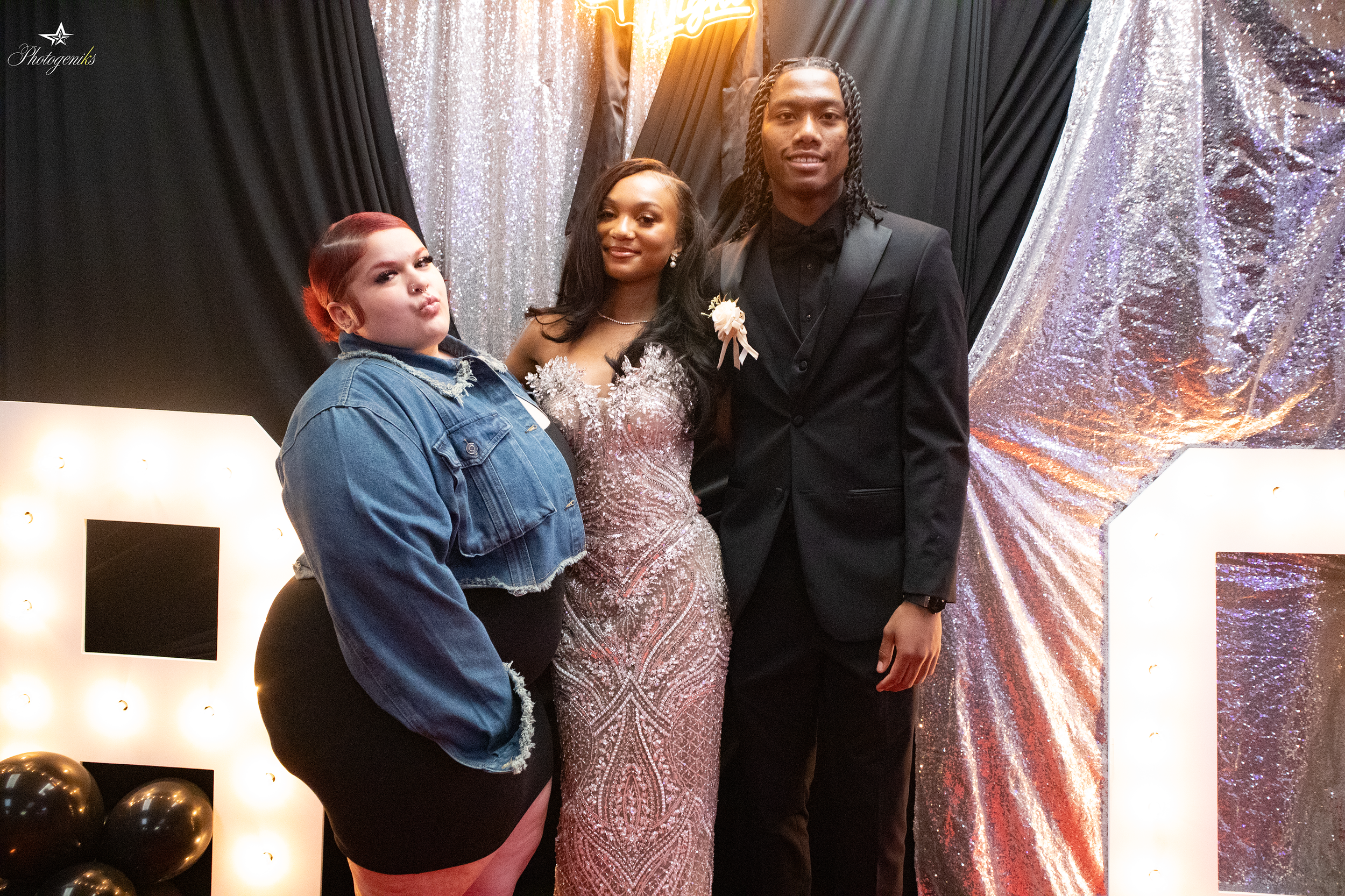 Vianca's prom send off- 49.png