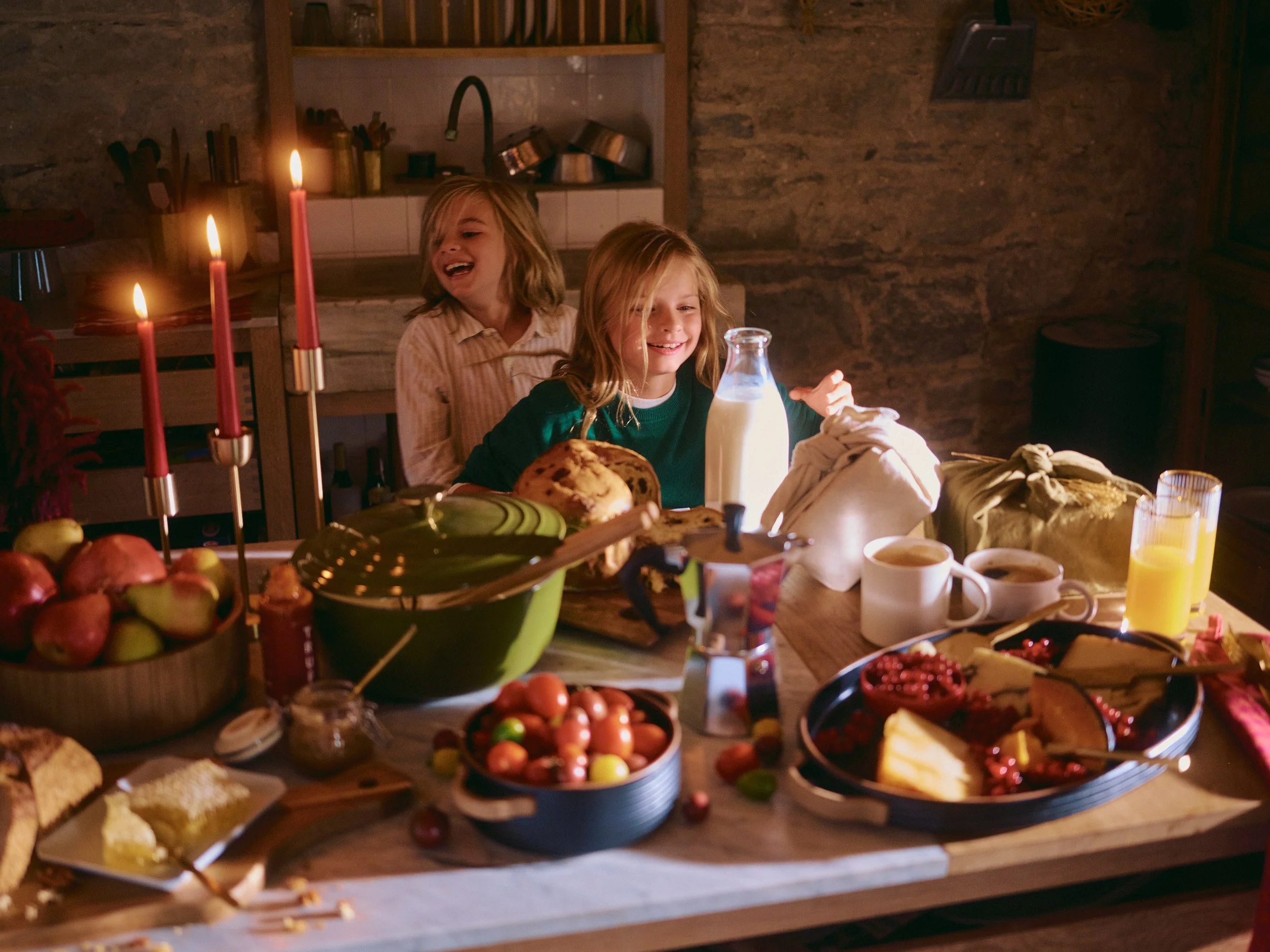 FY23_HOL_CAMPAIGN_2022_CALM_BEFORE_THE_STORM_1613-WEB 1.jpg