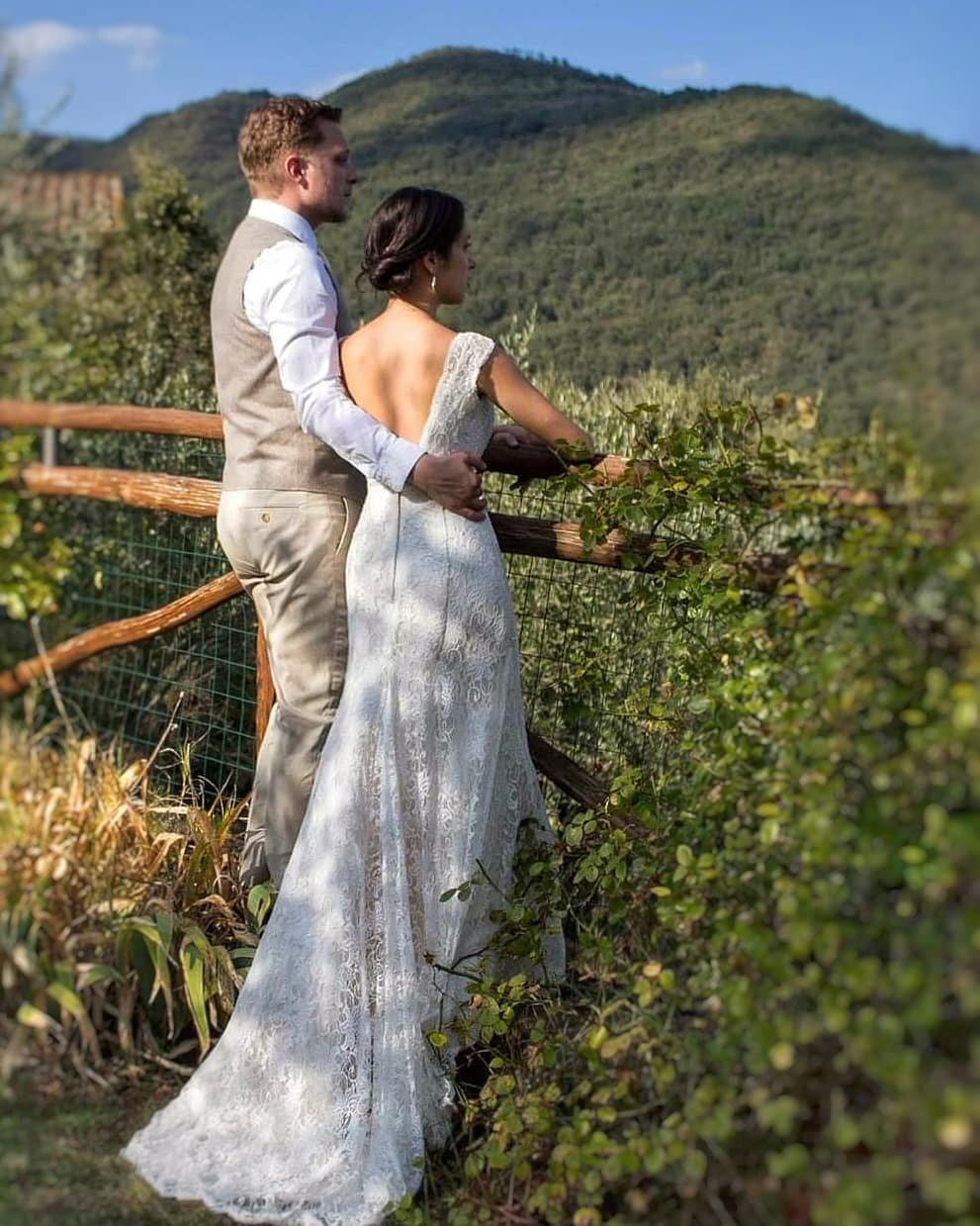 One of the first wedding gowns I ever had the pleasure to work on was for my sweet cousin Jessica!
🇮🇹 A Tuscany dream! 💍💕
.
.
.
.
.
✂Alterations📍 

💒👗
▪︎take in full side seams
▪︎shorten shoulder straps 
▪︎take in center back seam
▪︎shorten le