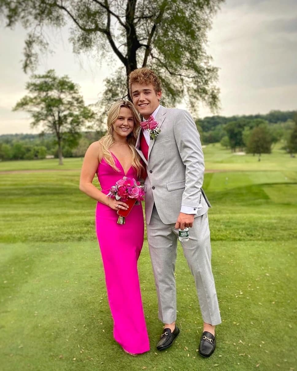 After a prom-less season last year it was great to finally see some smiling faces &amp; gorgeous dresses again! Ava in this hot pink number 🤩💖
.
.
.
.
.
✂Alterations📍
👗
▪︎take in side back seams
▪︎let out side seams
▪︎take up shoulder straps
▪︎ta