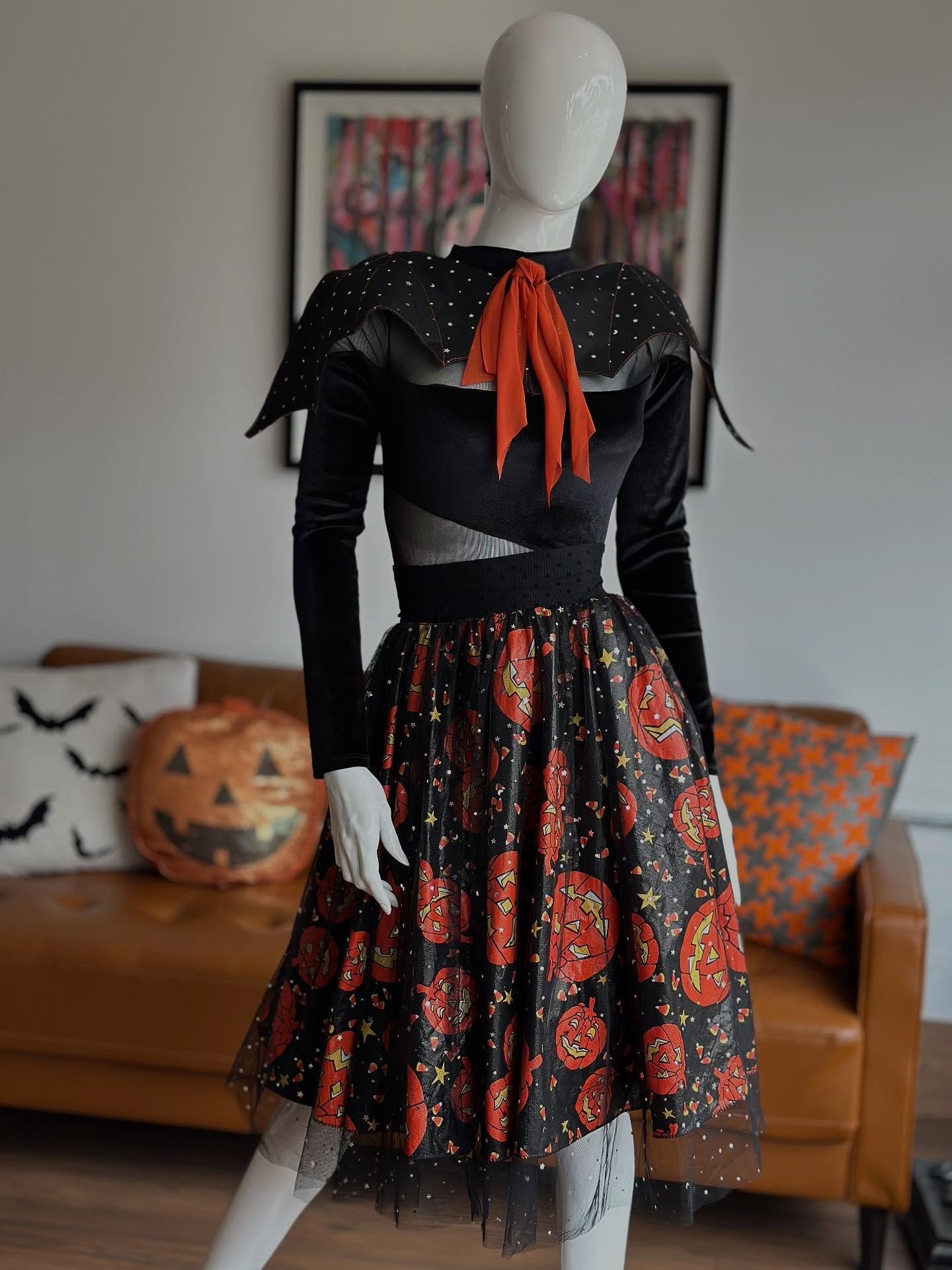 🎃 🪡 Happy Halloween 🧵 👻 

Created this look using reclaimed fabric scraps

&bull;Circle skirt made from a vintage table cloth overlayed with star mesh fabric and polka dot mesh encased elastic waistband

&bull;Bat wing chest piece made of leather