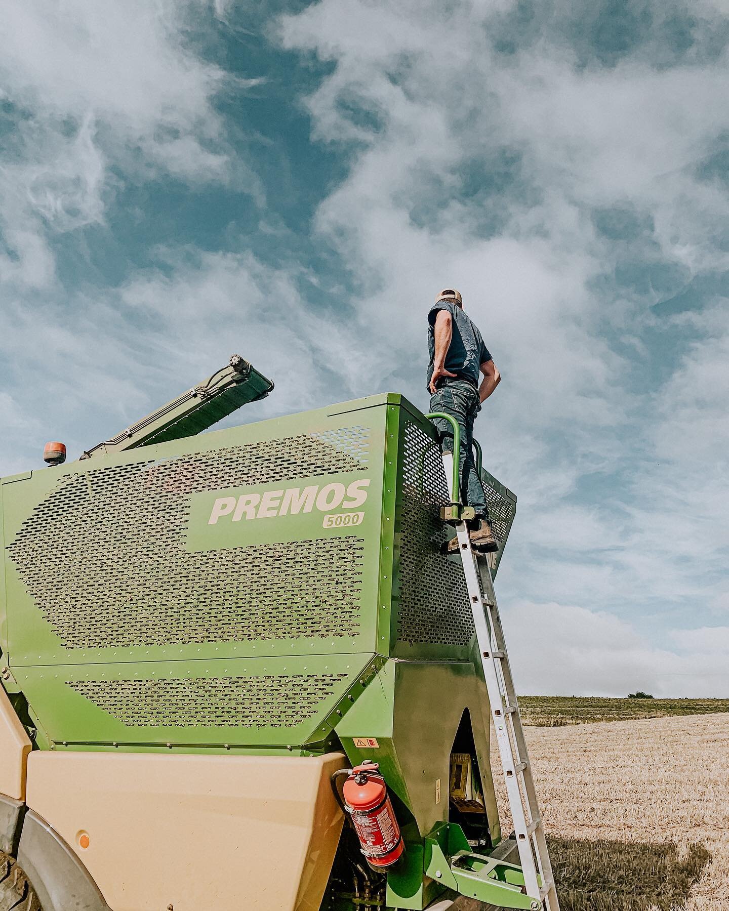 The novelty of the Premos making pellets on our farm hasn&rsquo;t worn off yet! We&rsquo;re so excited about kicking off the Future Farms project. Head to our website to read more about what we&rsquo;re up to (link in bio) 🌱

♻️ Krone Premos 5000 @k