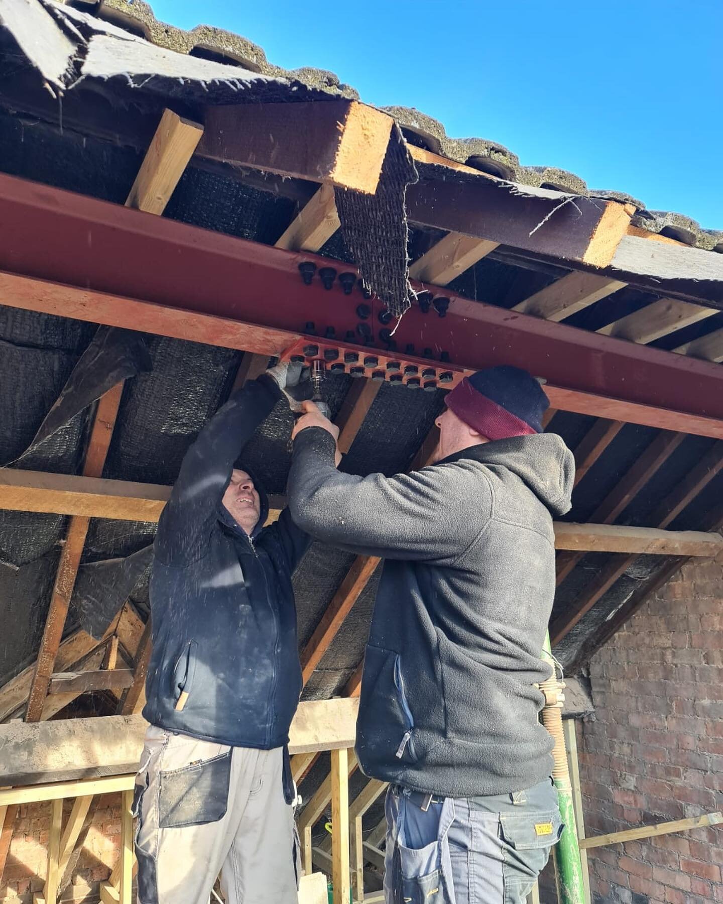 The team is hard at work with the loft conversion!

#buildingwork #coliving #housesofinstagram #loftconversion #propertydeveloper #propertyrenovation #ukproperty #ensuite #hmoproperty #instainteriordesign #instaproperty #loftdecor #loftlife #myinteri