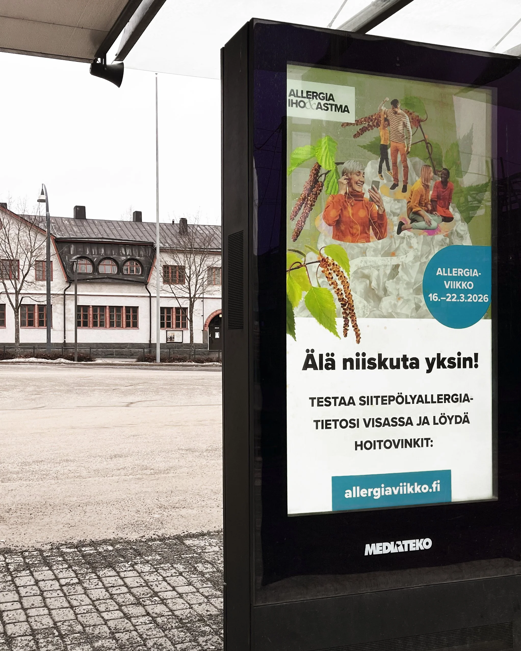 Allergiaviikko, asiakas Allergia-, iho- ja astmaliitto, ilme ja kollaasikuvitus Studio Behm. Mainos Jyväskylän asemalla.