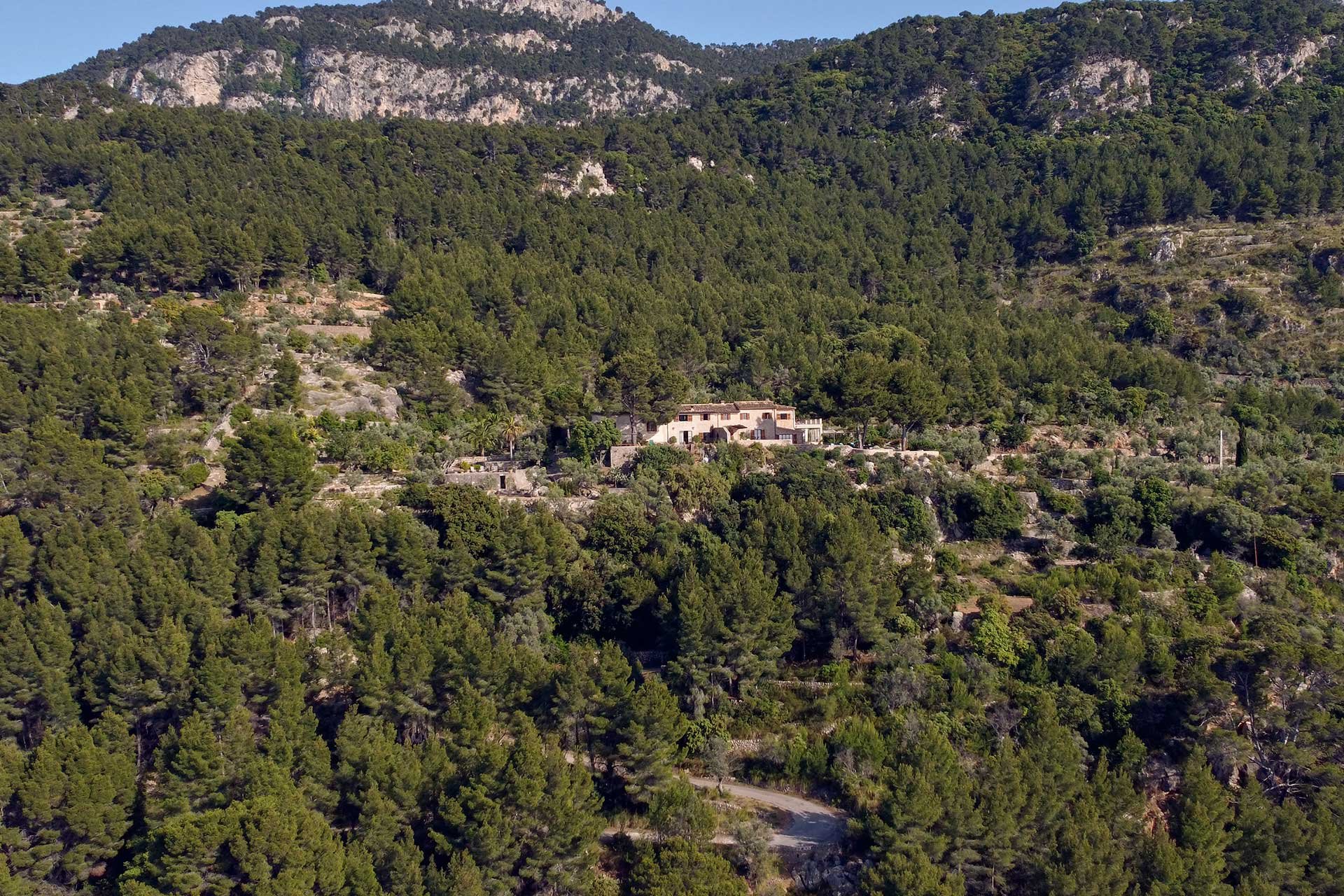 luxury-holiday-villa-deia-mallorca-collection-luxury-villa-miquel-30.jpeg