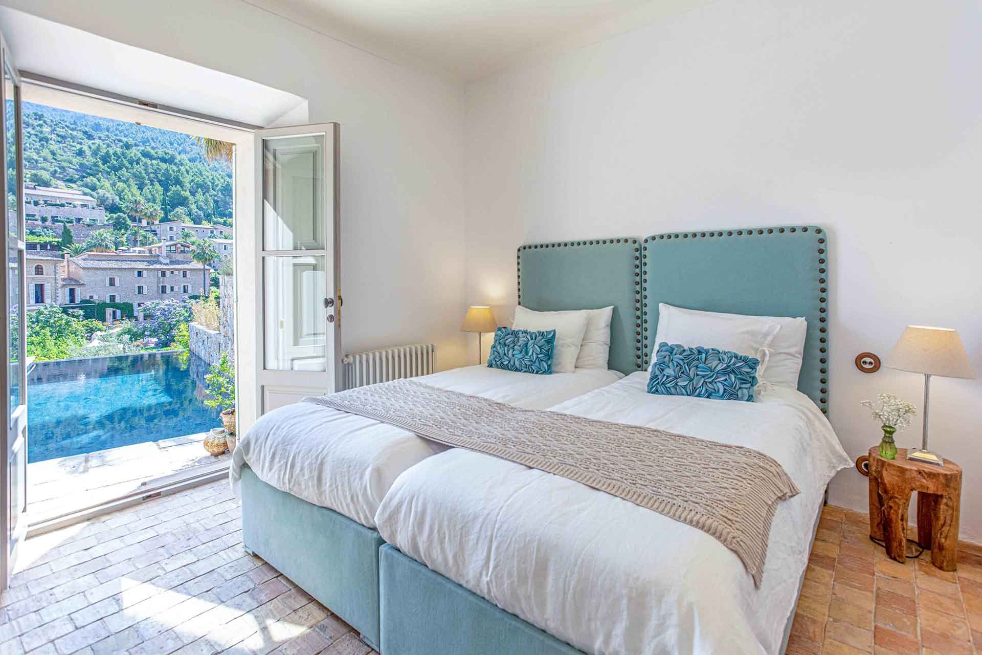 9-holiday-villa-mallorca-collection-deia-bedroom.jpeg
