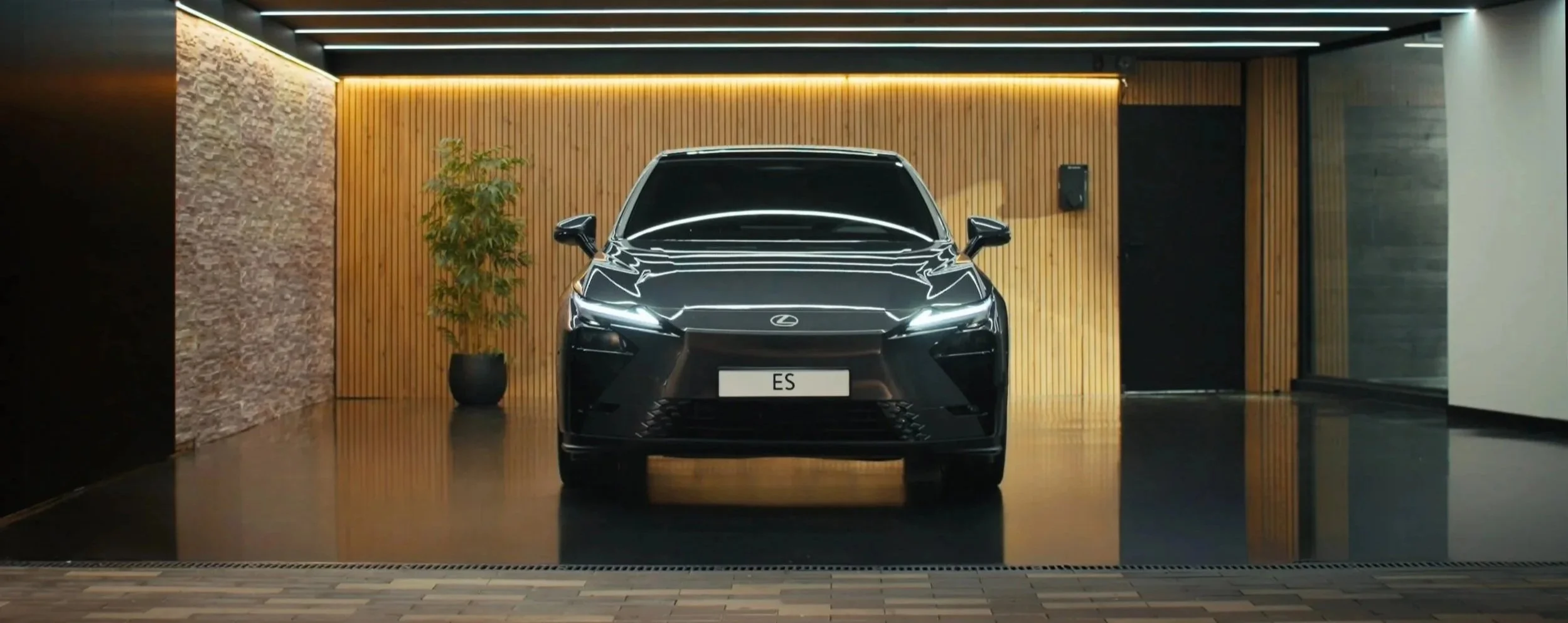 <h5>Lexus ES