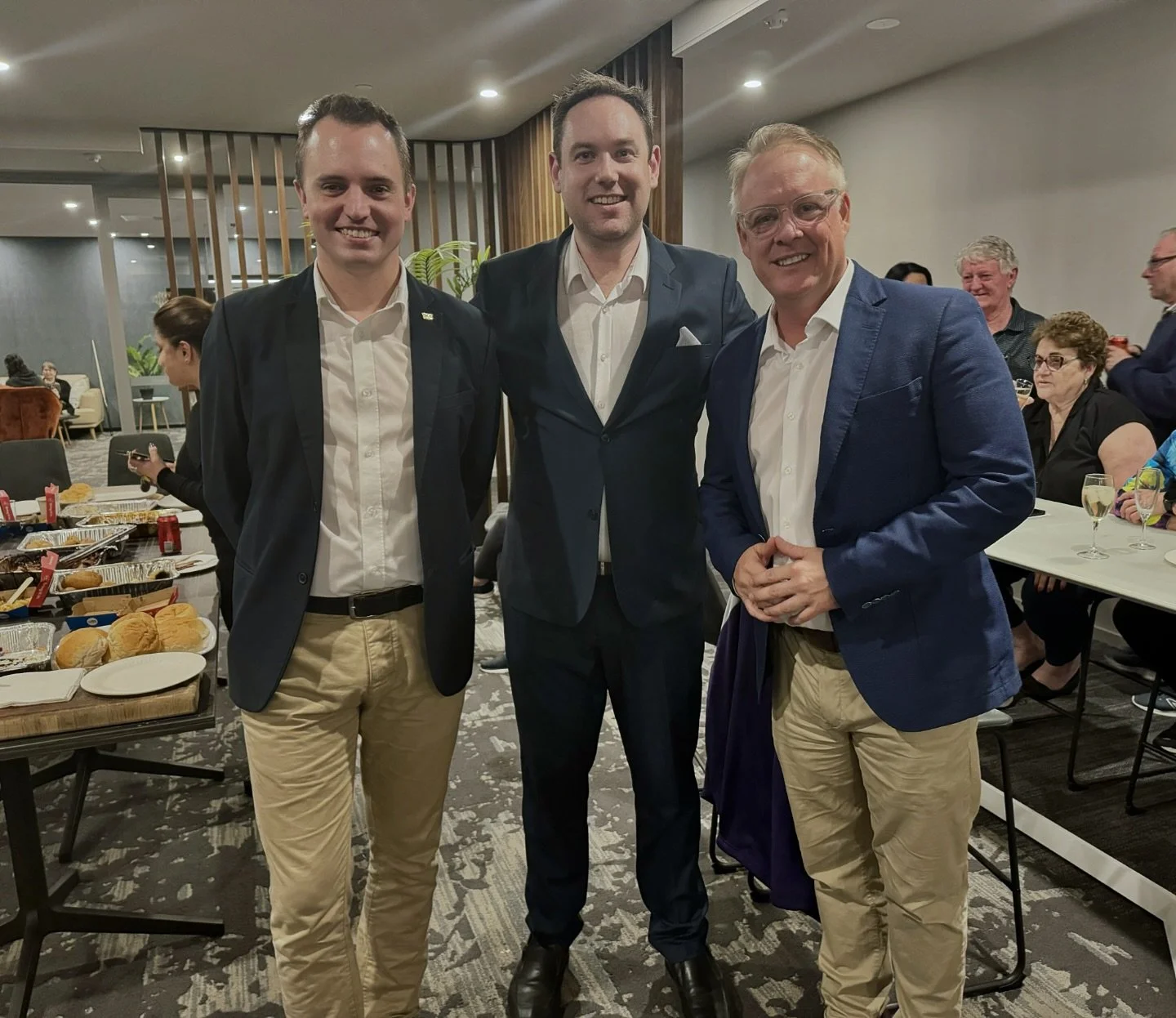 Great getting out last night to meet the residents of Vue Tower at their community catch-up talking all things Perth!

@cr_bruce_reynolds @adpac88 

#Perth #CityOfPerth #Australia #CityOfLight #EastPerth #WestPerth #Nedlands #Crawley #Northbridge #Pe