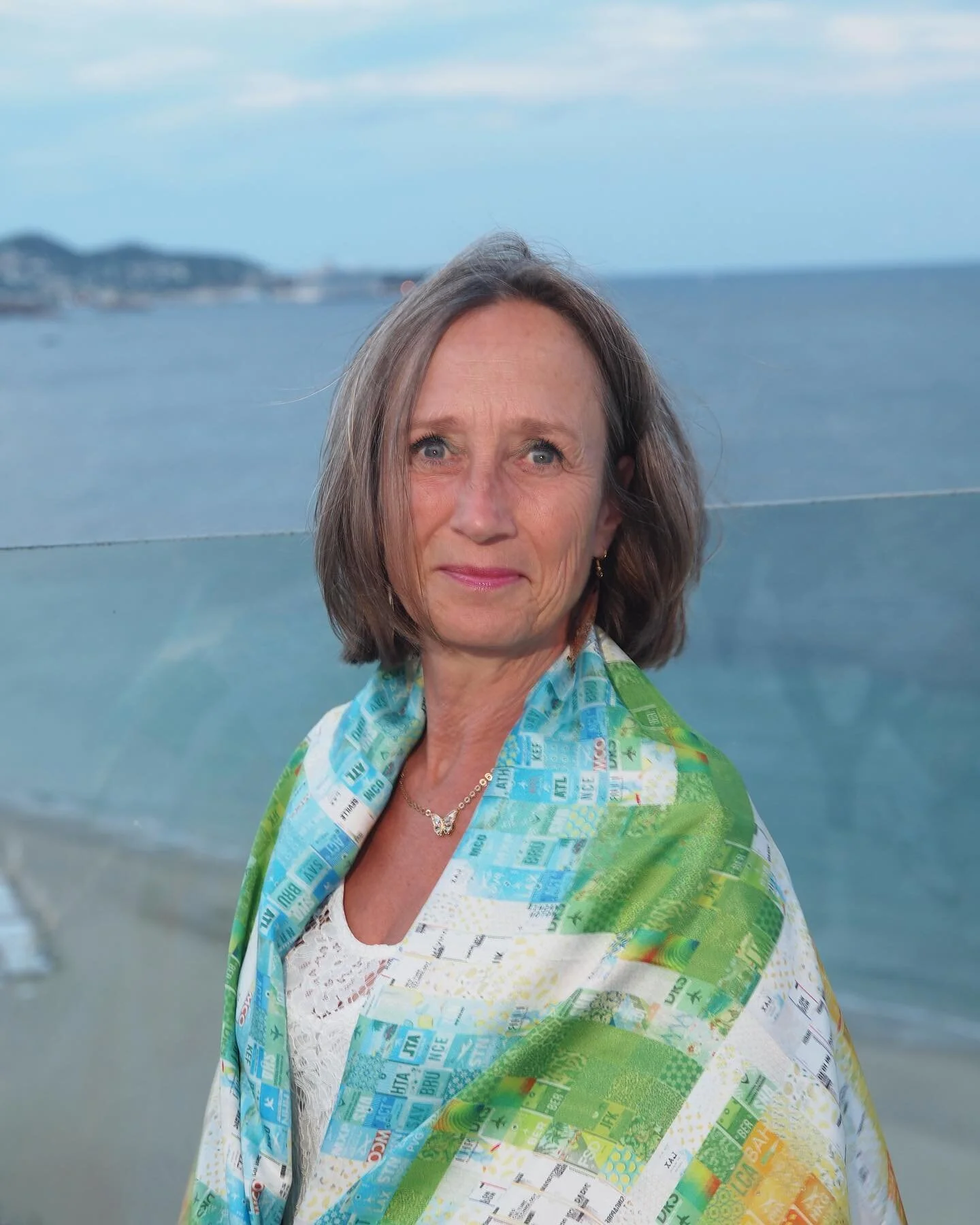 Bin ich richtig so wie ich bin?
Soooo oft in meinem Leben habe ich mir diese Frage gestellt. Was hätte ich “besser“ machen können? Wie kann es gehen, in der Situation ruhig zu bleiben?
Du BIST gut und richtig✨
Sich die Emotio