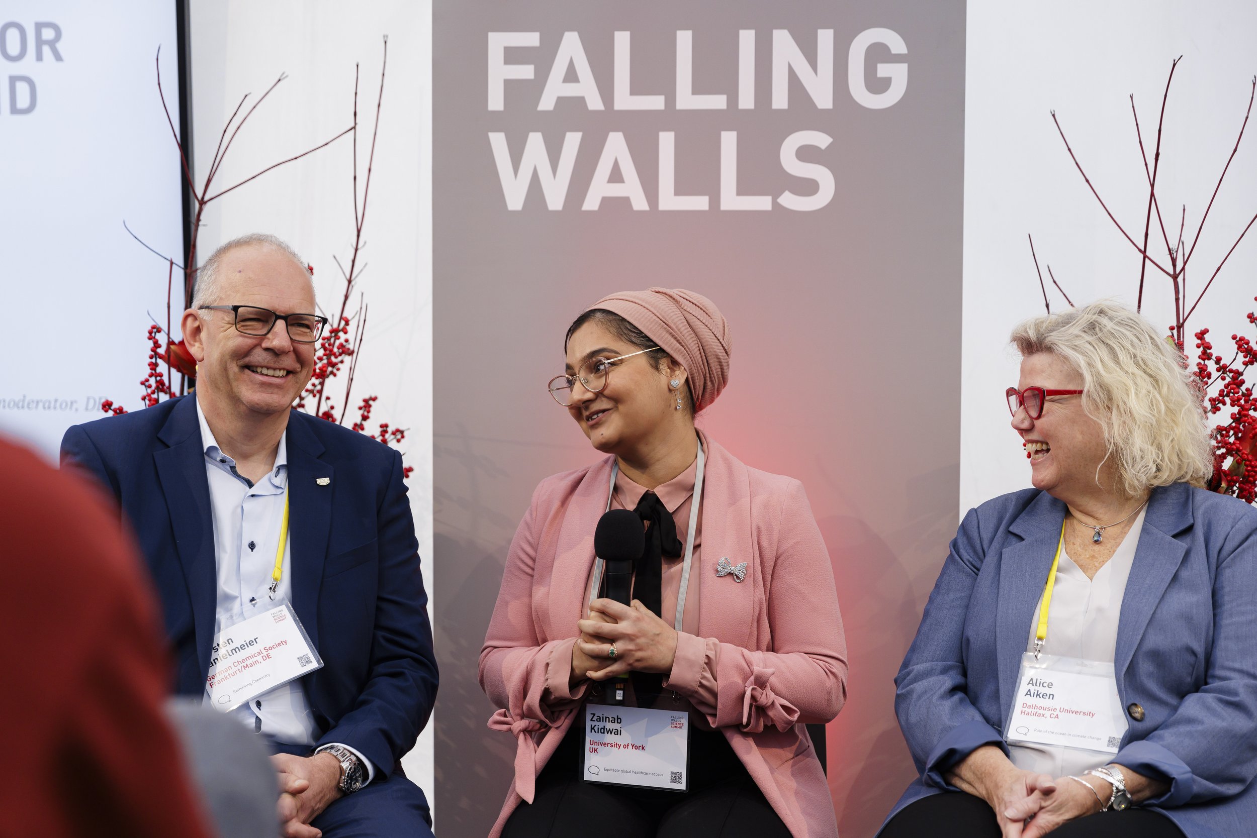 FW23_8.11__SUMMIT_ROUND TABLE_print_copyright_Falling_Walls_Foundation_ug73.jpg