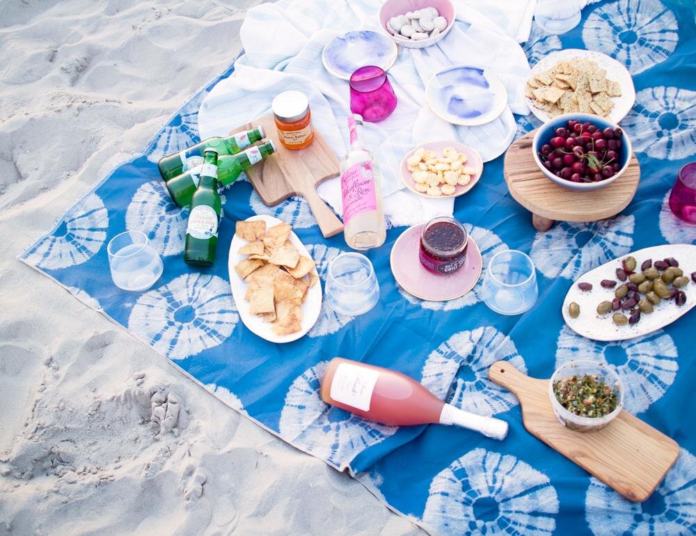 Effortless Entertaining: The Easiest End of Summer Beach Picnic