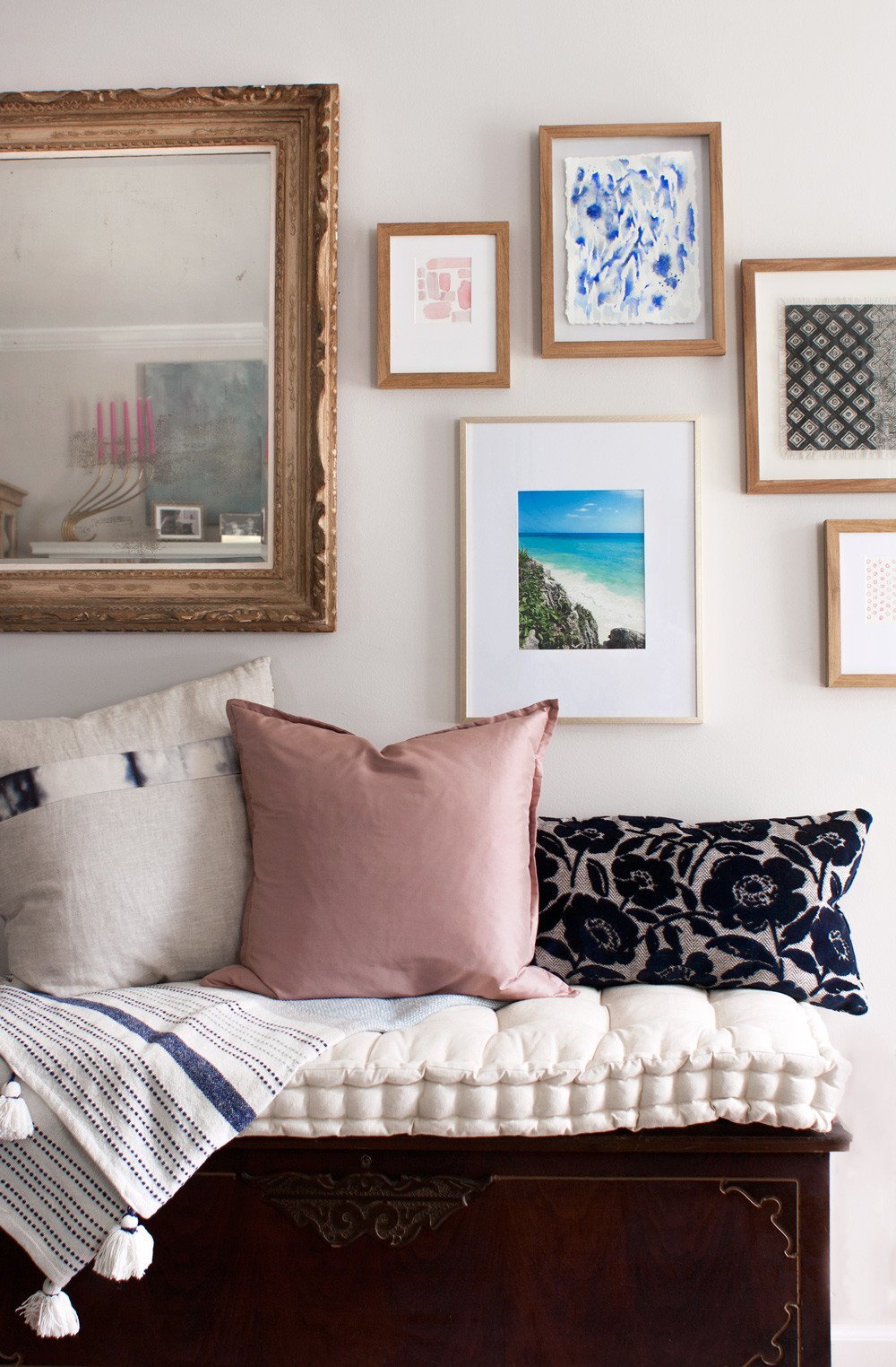 samsung-the-frame-suite-one-studio-closeup-gallery-wall-living-room_27e9362a-1d3b-43da-a7cd-bca89f72c88e.jpg