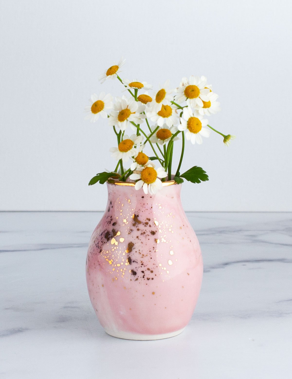 suite-one-studio-mini-vases-with-chammomile-3.jpg