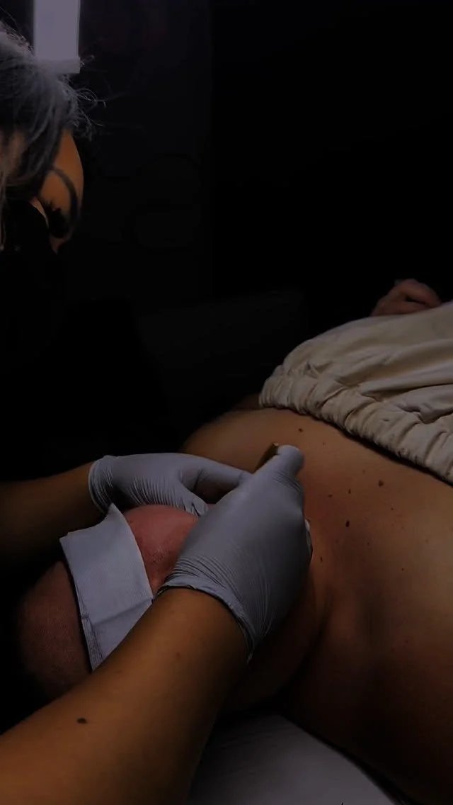 Watch us geek out over an ingrown hair ๐๐ค
All facials except chemical peels come with extractions! If you have any ingrown hairs, I’m ya girl!
Vagaro.com/ButiHouse
#wichitaesthetics #wichitaesthetician #wichitafacials #wichitaskincare #w