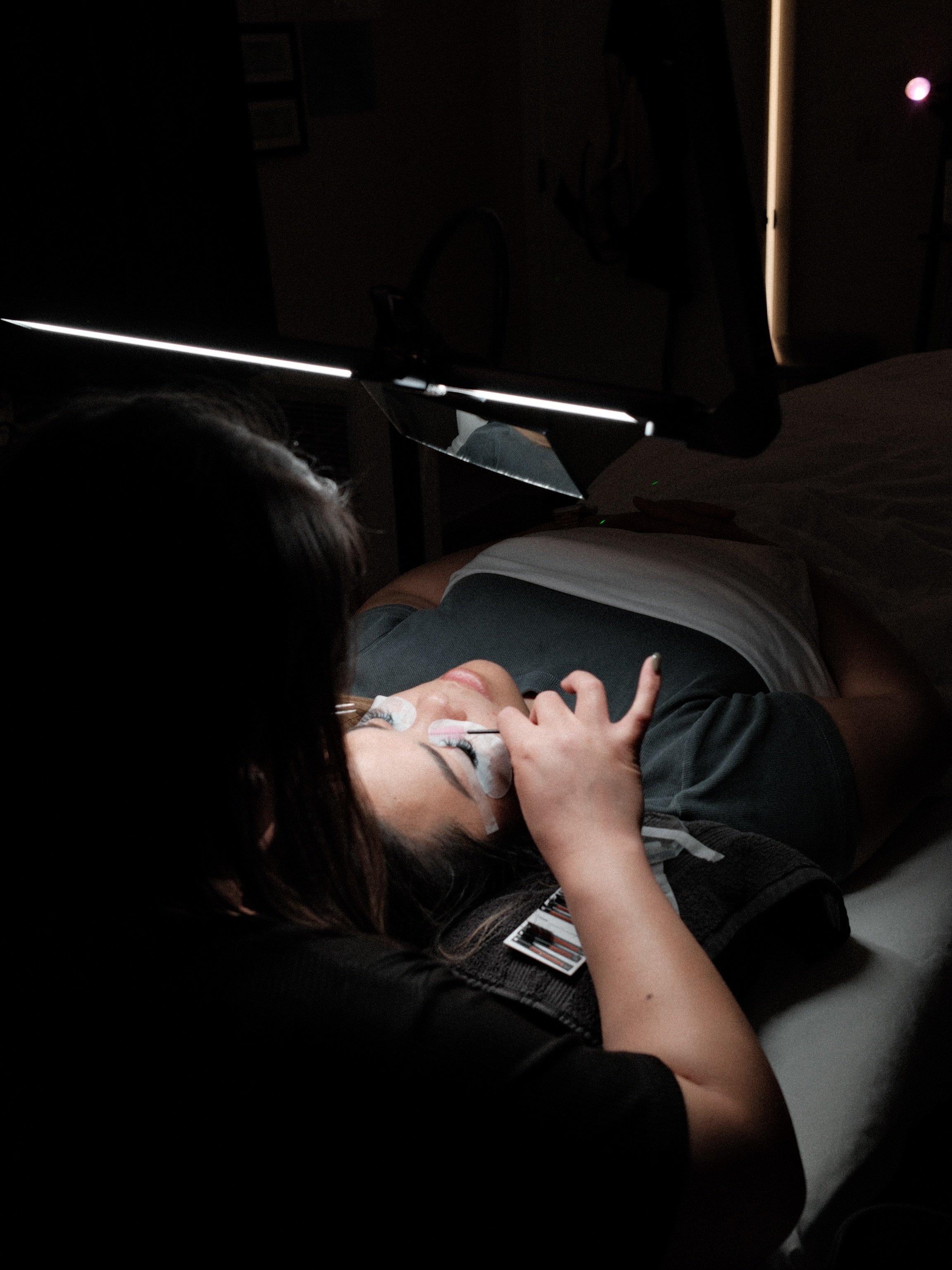 Pinkies up, worries down 😴

#wichitalashartist #wichitalashes #wichitalashextensions