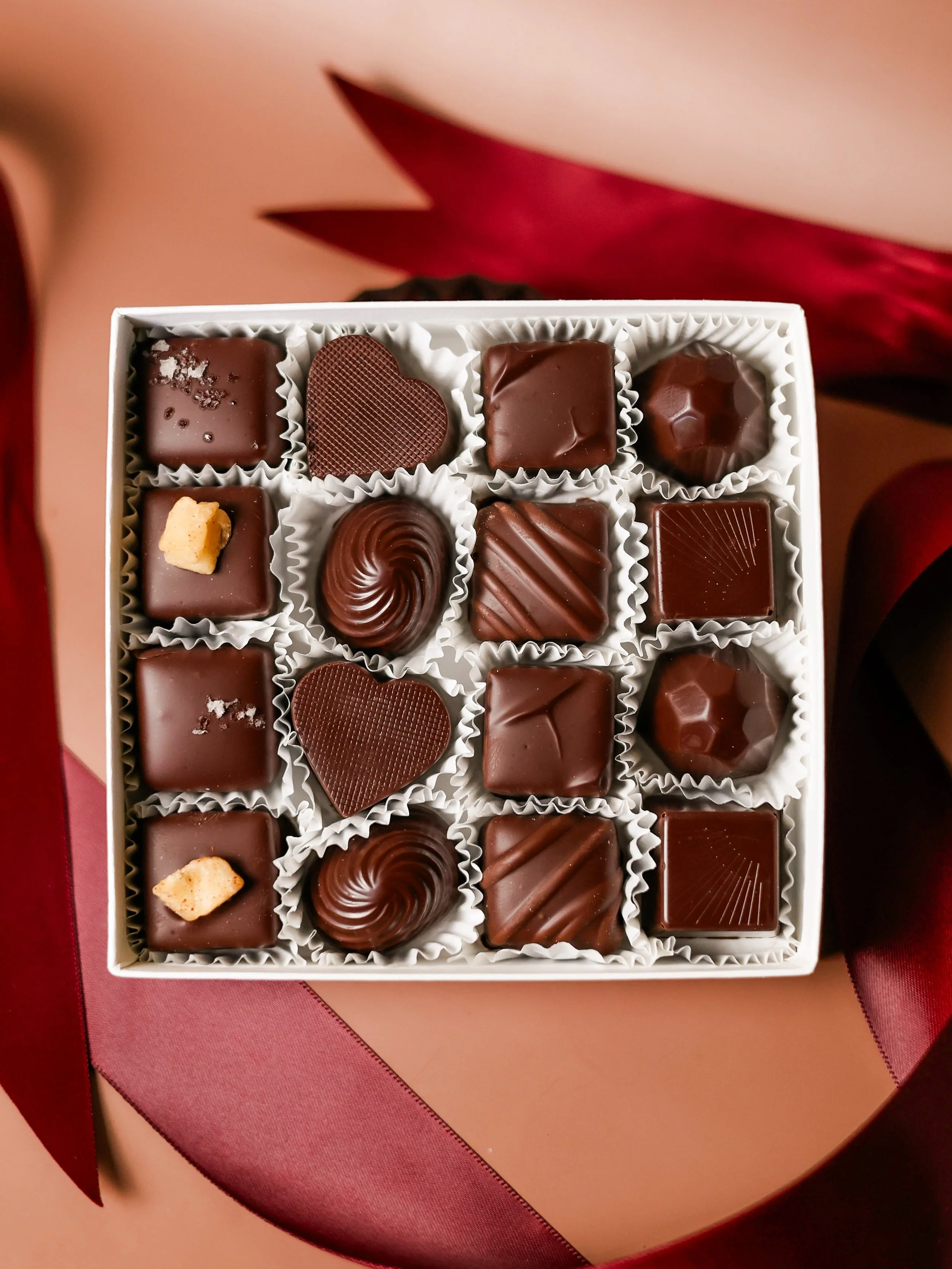 Helloooo! Just popping in to remind you that:

☑️ Videri is nominated for @usatoday&rsquo;s @10best Best Chocolate Shop 🍫
☑️ You can vote once a day until June 8th
☑️ We would love you forever if you did

This nomination is a huge deal for our small