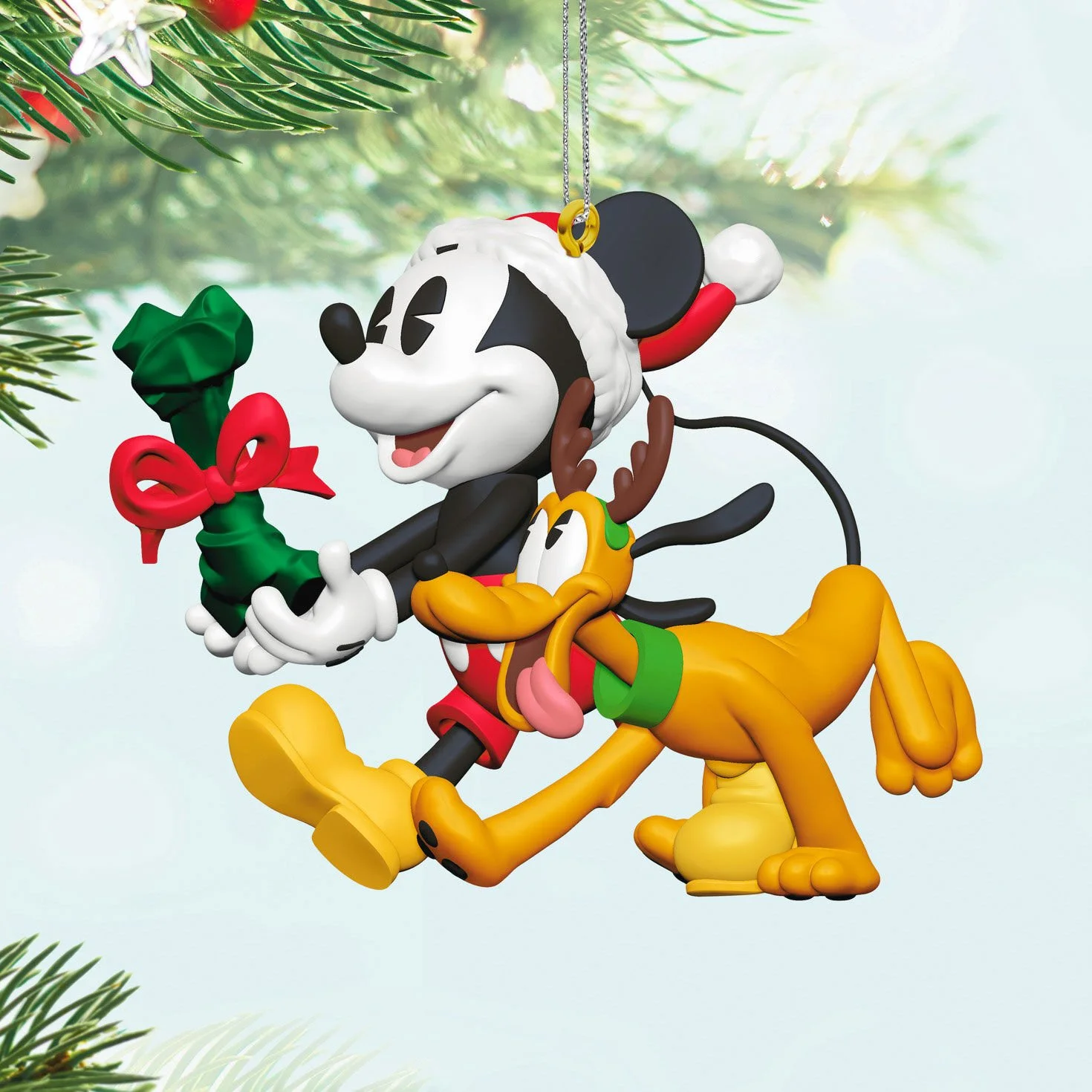 Mickey-With-Bone-for-Pluto-Keepsake-Ornament_5QXD7182_02.jpg