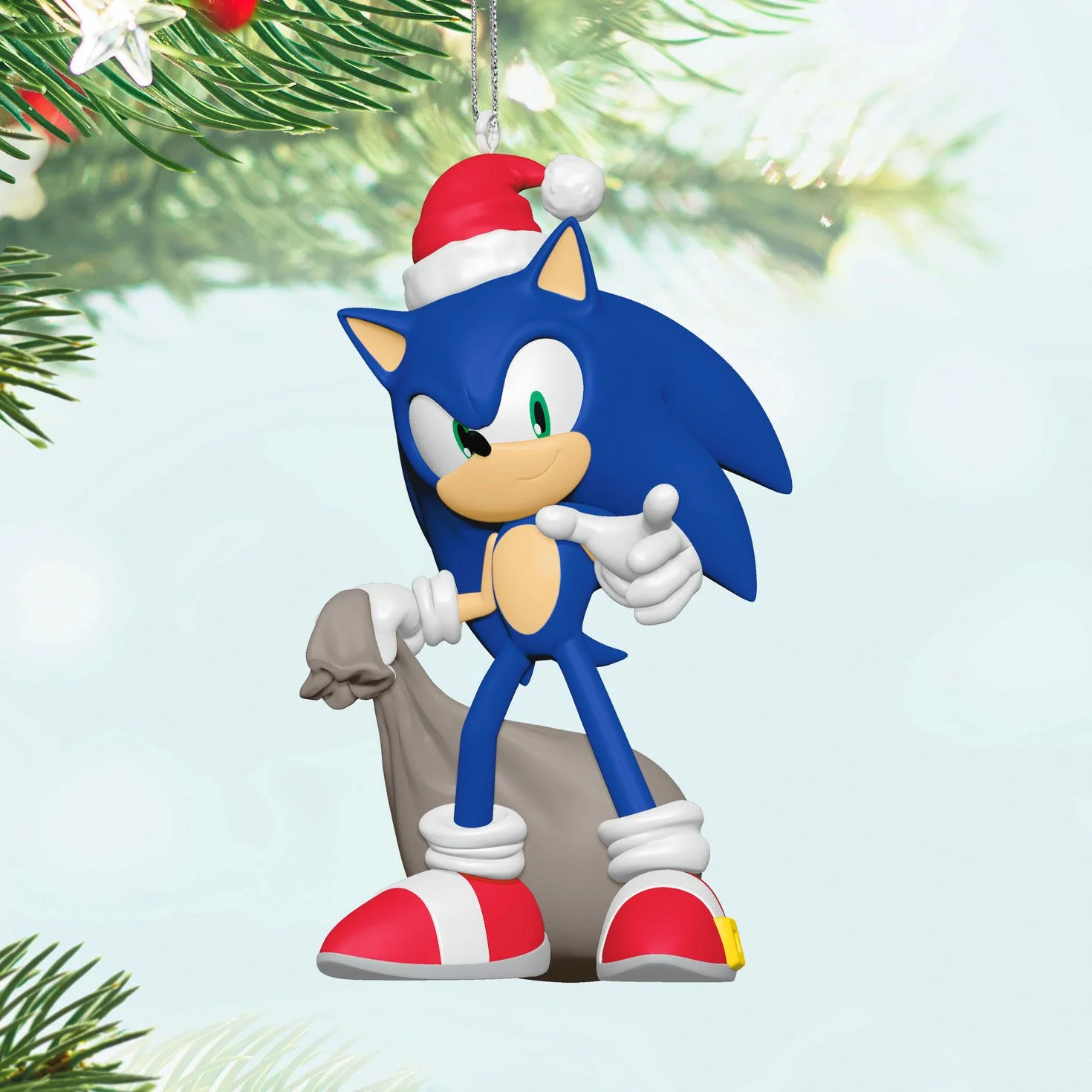 Sonic-the-Hedgehog-in-Santa-Hat-Keepsake-Ornament2_LaineyDavidson.jpg