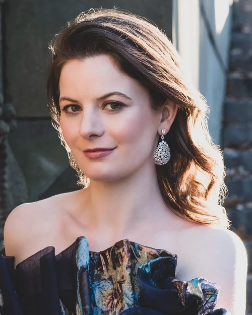 Liv Redpath, soprano — Muse Artists International
