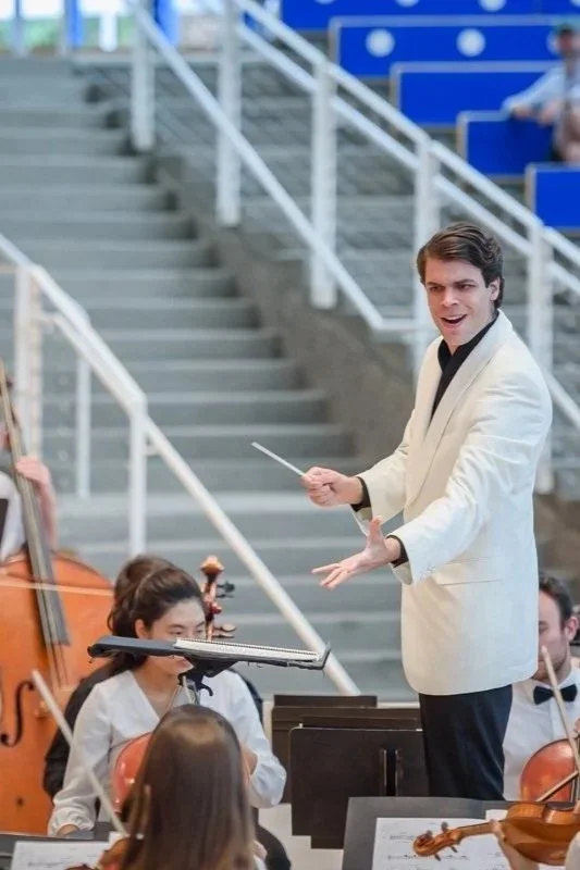 Alex%2BAmsel%2Bconductor%2BMuse%2BArtists%2BInternational%2B2.jpg