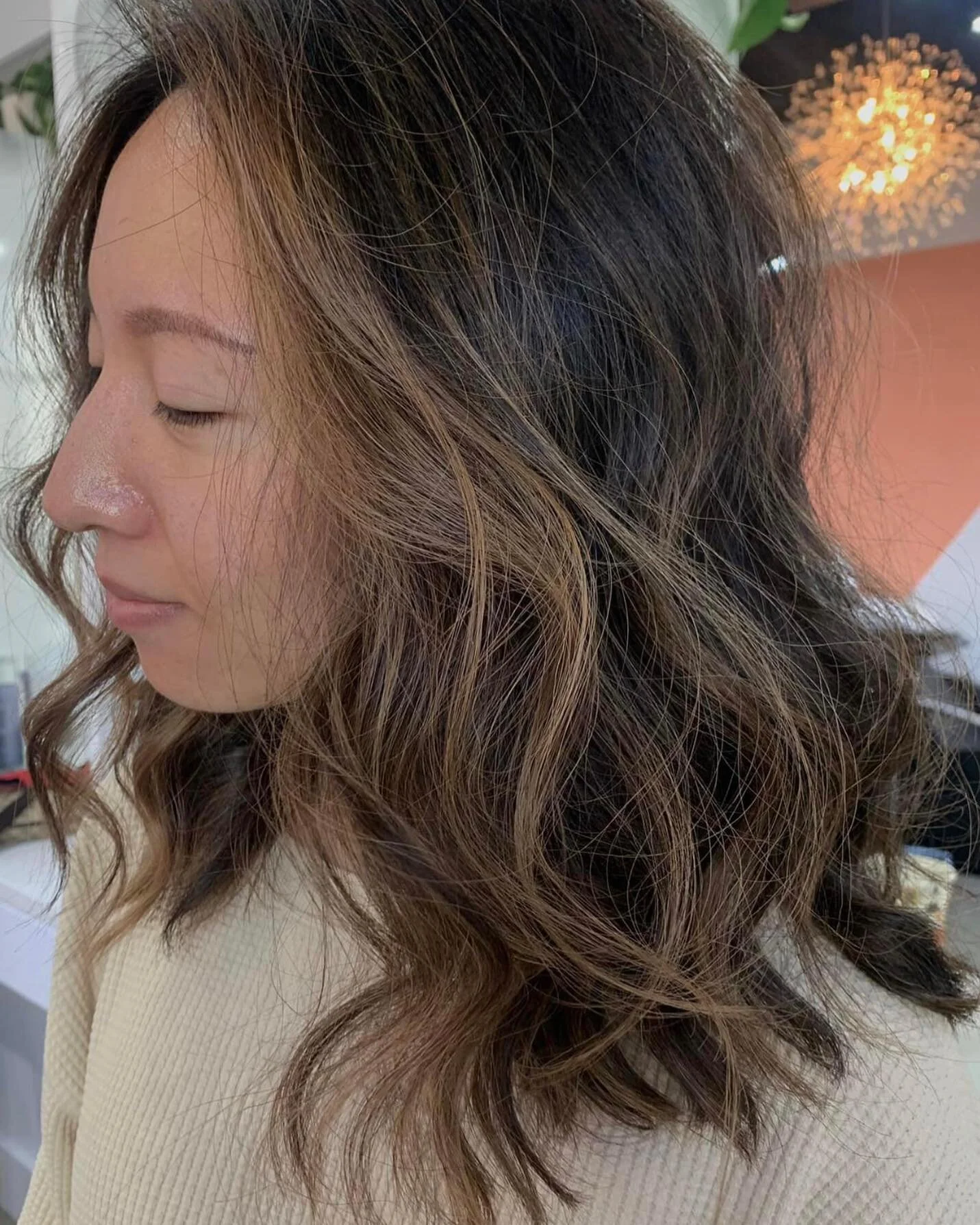 What a beauty! 
A soft brunette balayage for this gorgeous guest. #honeyandcombboston #southendsalon #southendboston #bostonbrunettebalayage #inkblockboston #inkblockliving #boston