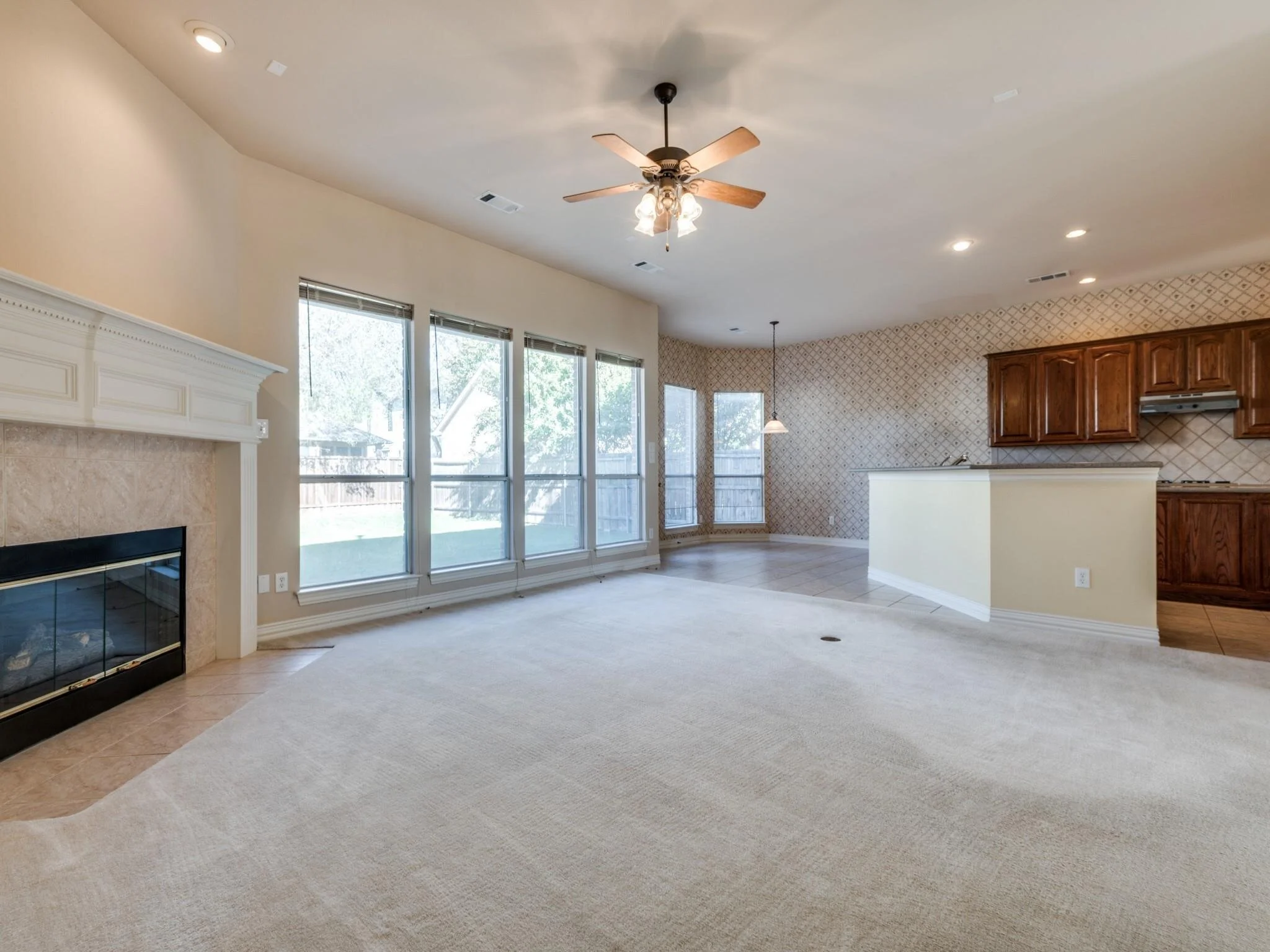 1823 E Branch Hollow Dr - 8.jpg