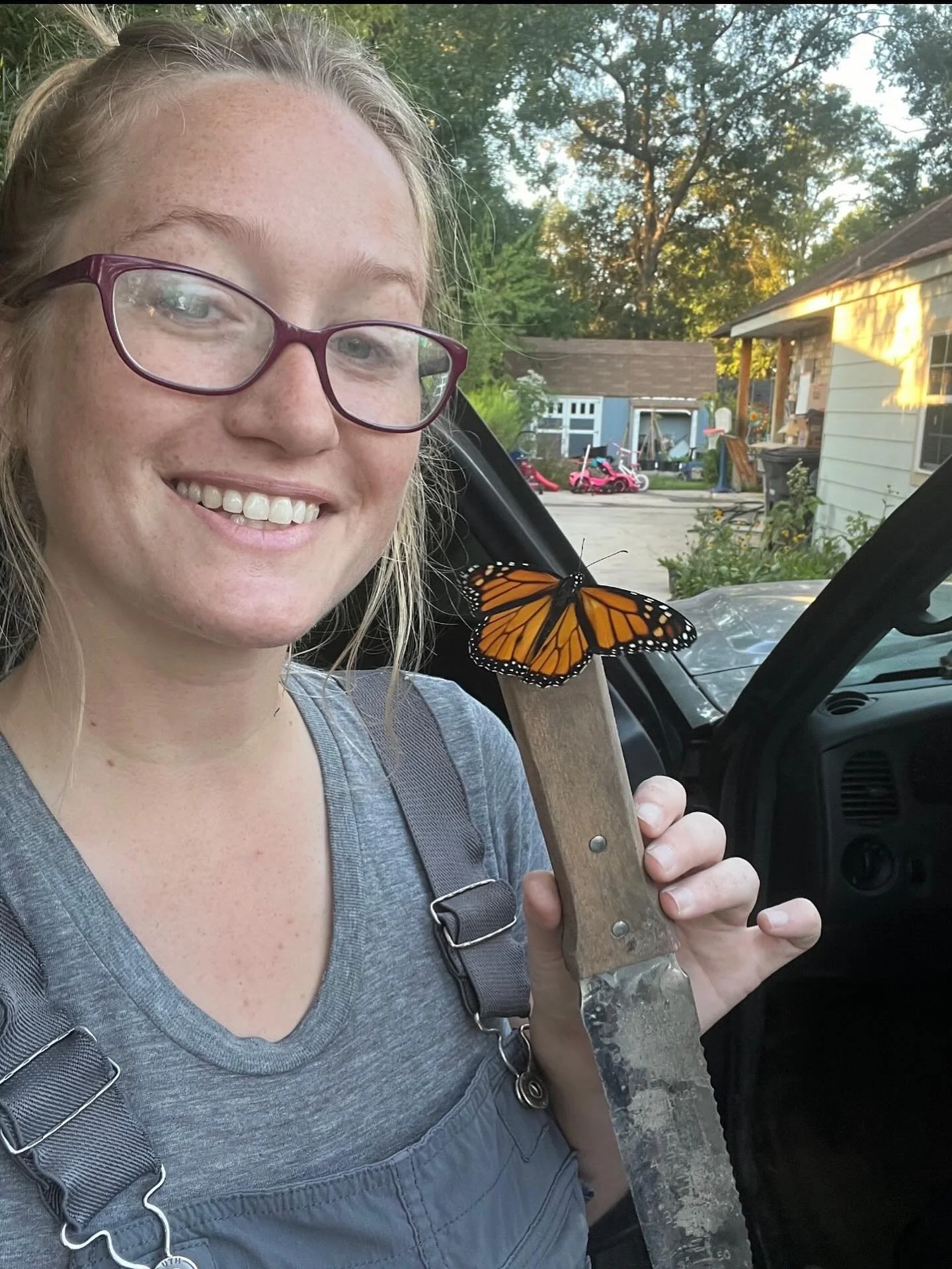 This monarch popped in to say hello on her way to Mexico for the winter! 🦋