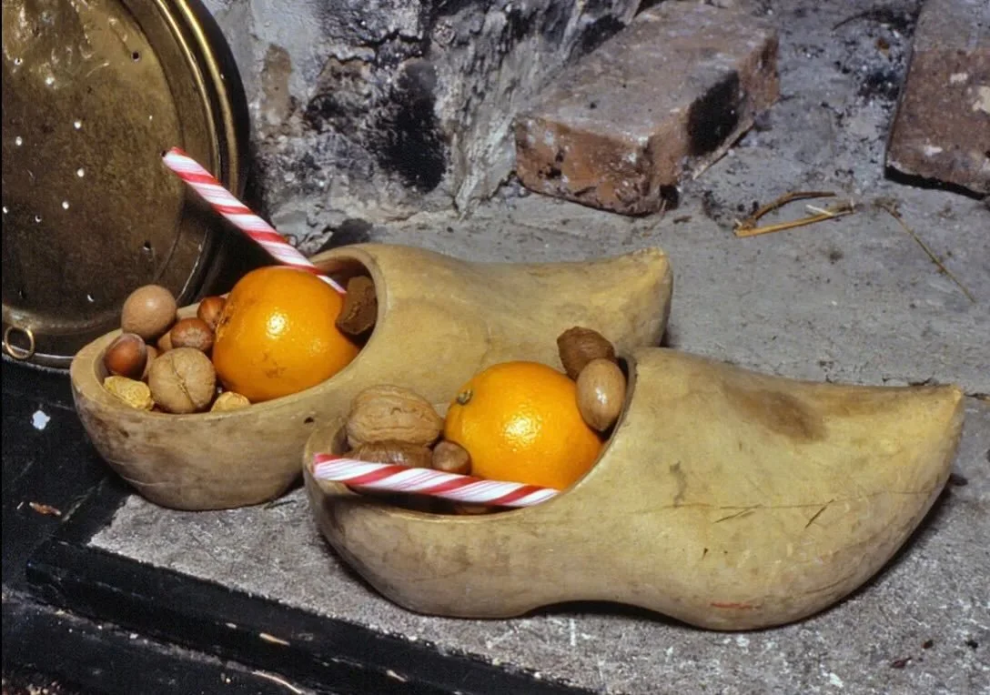 Make sure to put your shoes 👞 out tonight so that Papa L&rsquo;an (Father Year👴🏼) will leave yall some &eacute;trennes in em&rsquo; to ring in the new year! 🎊
⚜️But he only comes to Louisiana, sorry to our out of state friends!