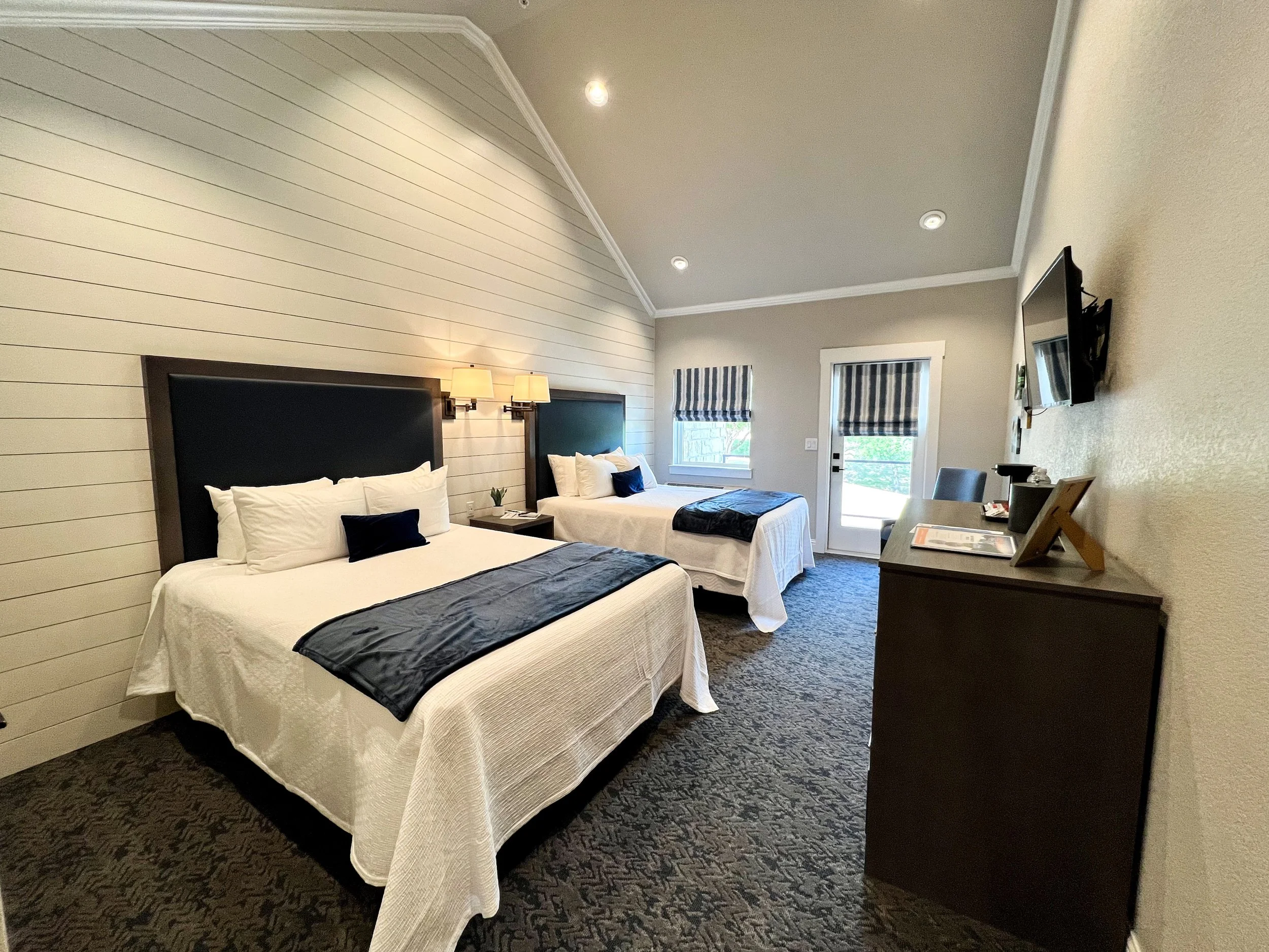 Lodging — White Bluff Resort