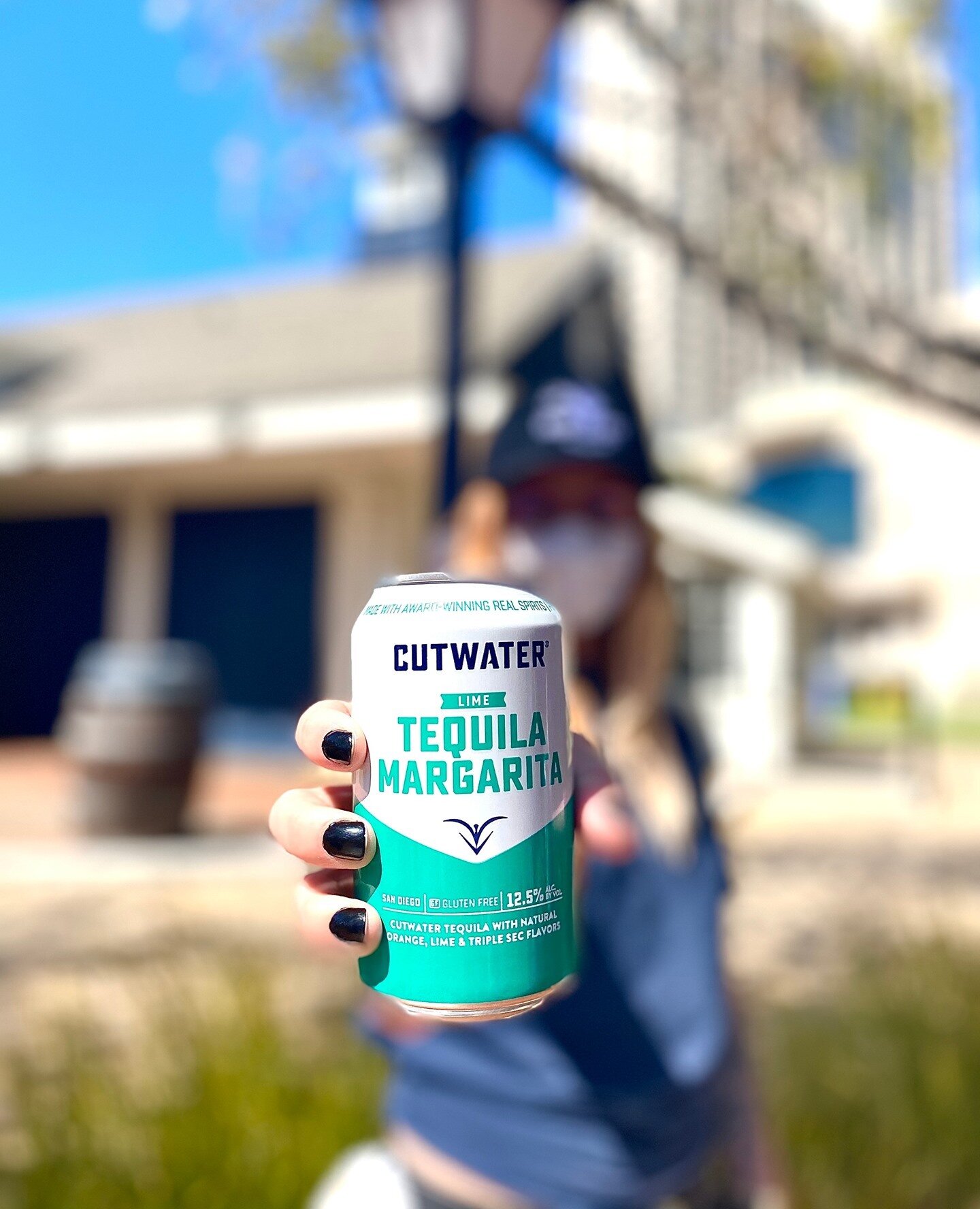 Any plans for the weekend? We got just what you want and need 😎 Join us tomorrow for #FlamingoFridays 🦩 with live music from 4pm to 6pm, plus enjoy $2 off any @cutwaterspirits canned cocktails! 🍹 ⁠
⁠
⁠