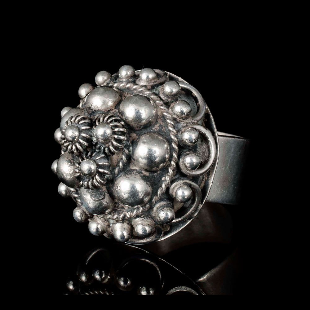 Carmen Beckmann Mexican silver Etruscan style Ring