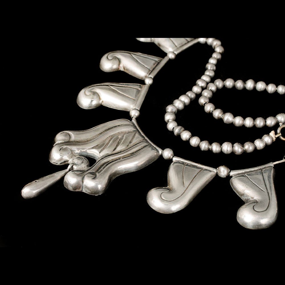 Mexican Deco silver repousse Necklace with cascabela