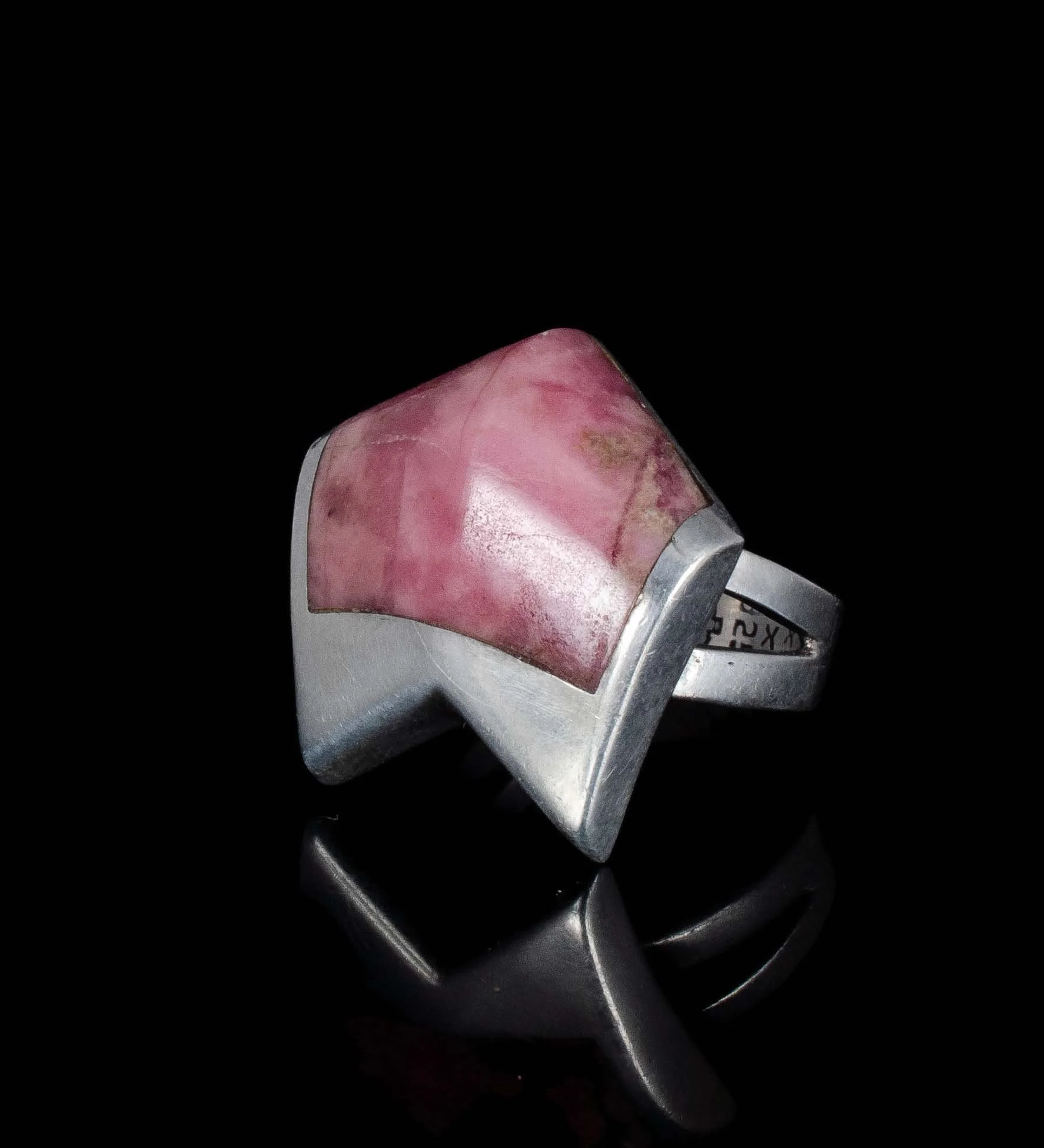 ledesmarhodochring1.jpg