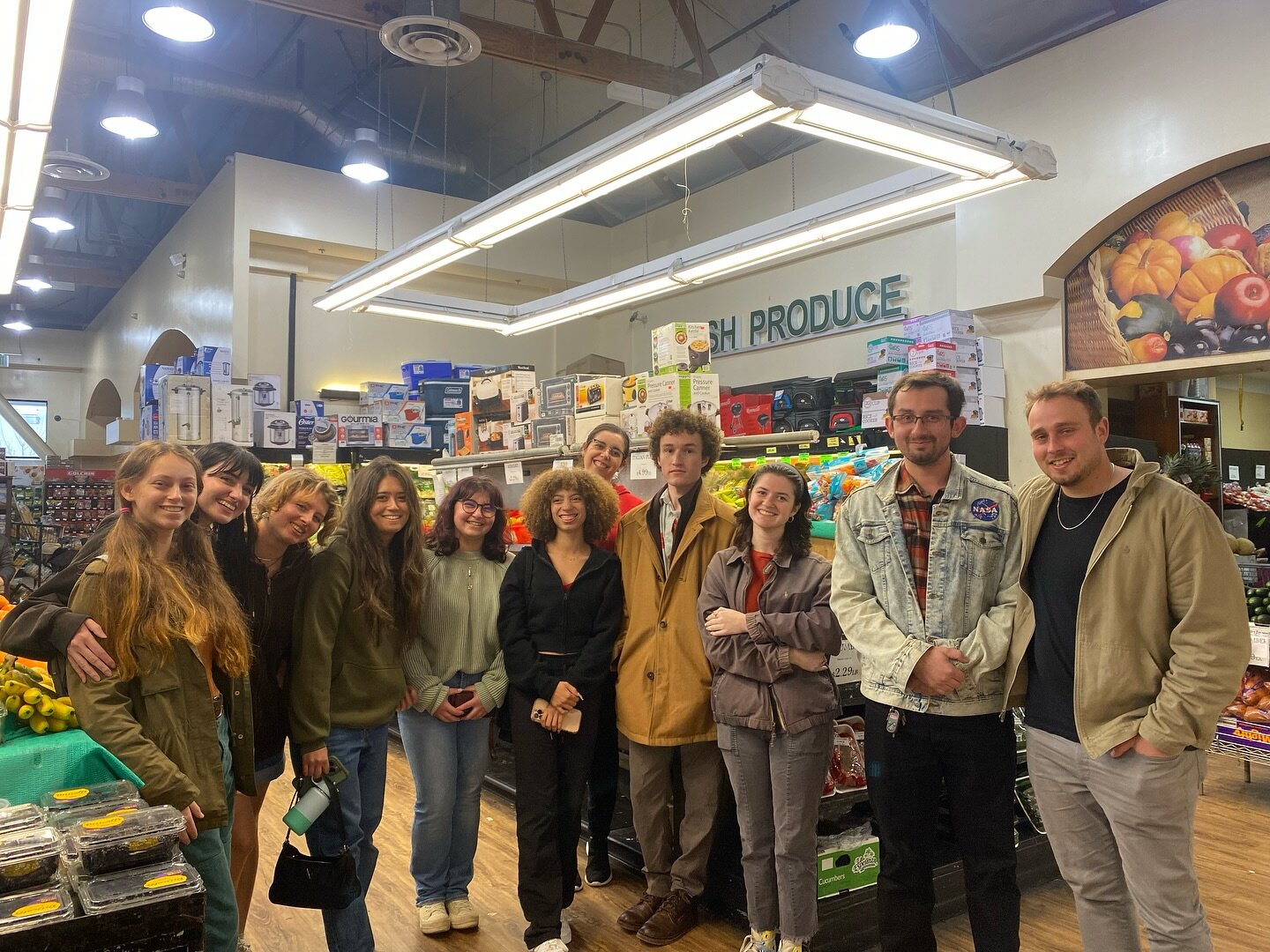 Beach Hillel had a blast on Sunday walking the streets of Jewish LA, going to kosher grocery stores, eating kosher chinese food, and ending the night at Munchies!