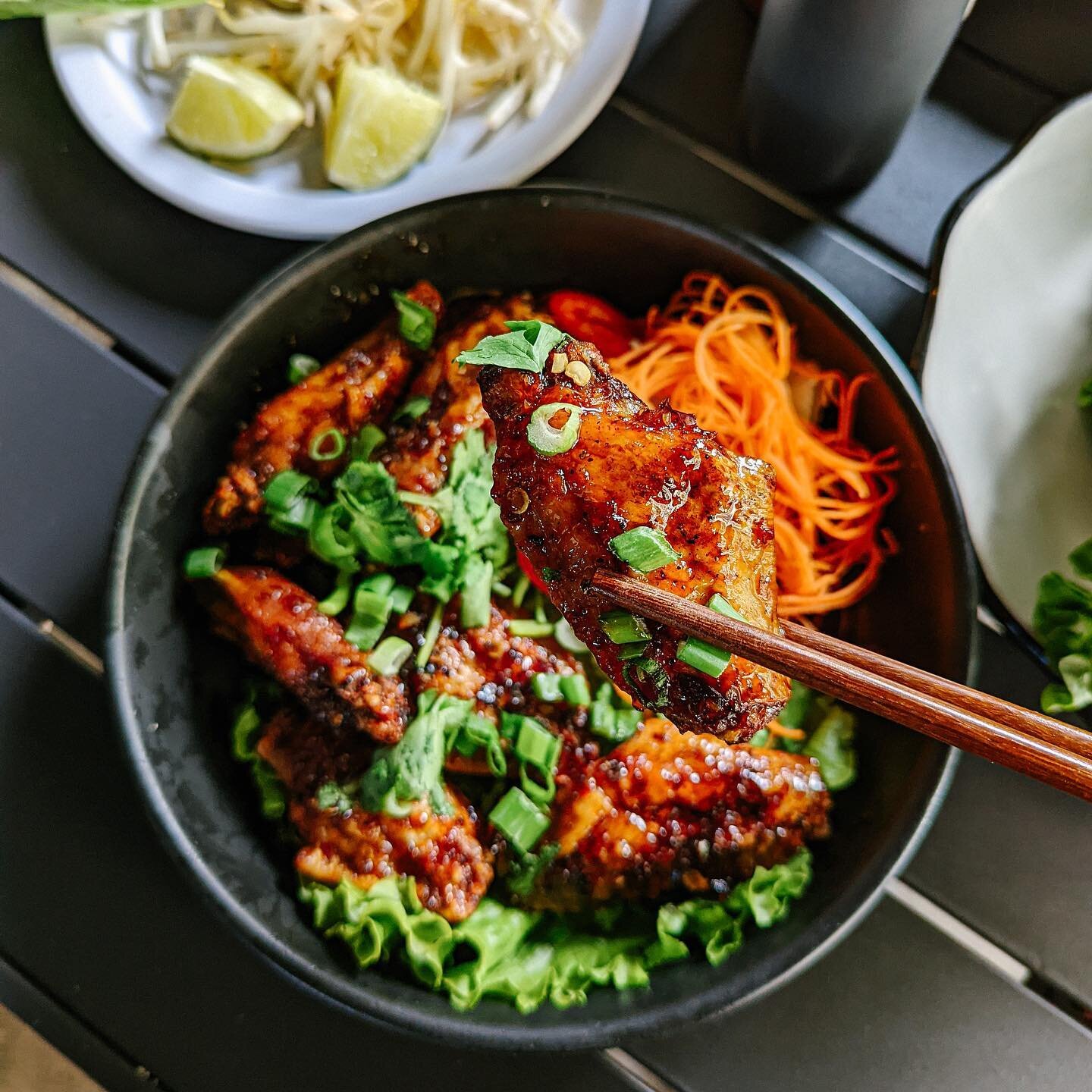 Spring is finally springing, and our wings, they do be winging. 🌸🍗🌸🍗
. 
.
.
.
.
.
.
.
.
.
#madamevo #eatingnewyork #eatupnyc #buzzfeast #sogood #tryitordiet #hypebeast #forkyeah #bestfoodworld #nomnomnom #nomnom #lovefood #nycfat #myfab5 #instafo