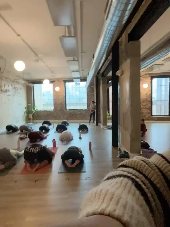 🦋Yoga Teacher Training Lately🦋

Some of our favorite parts of YTT? 

Practice teaching, getting upside down with Sasha, and of course, all the yoga 🧘 

If you&rsquo;re considering YTT but your schedule has gotten in the way, this is your sign to j