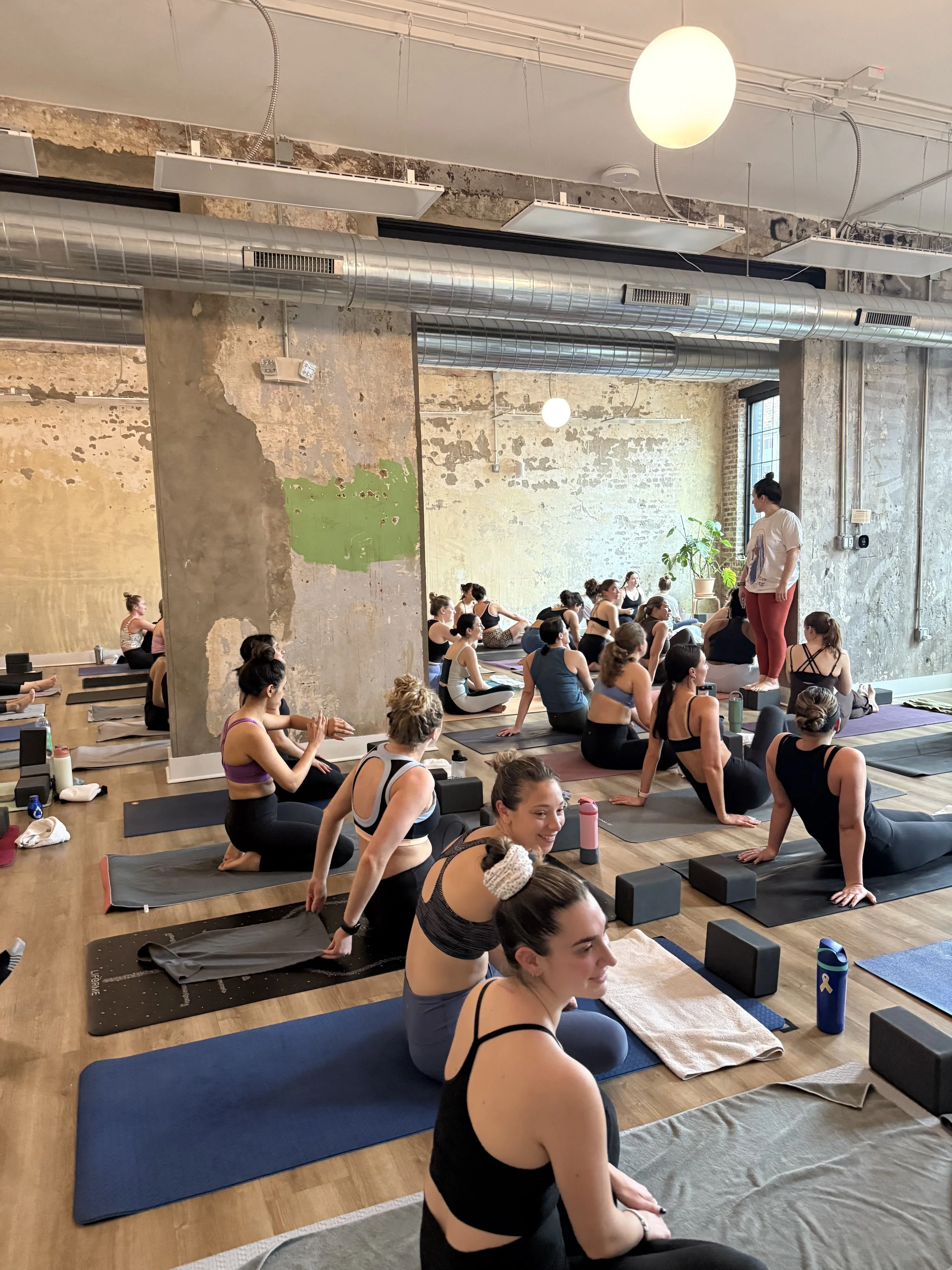 northern liberties yoga studio bright room full class