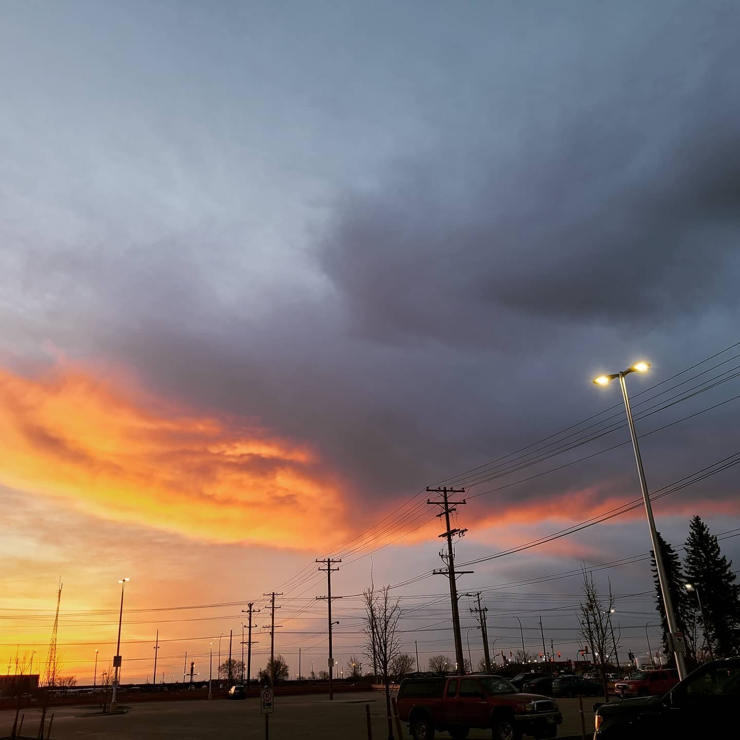 Wow, what a difference 24 hrs makes.
Photo #1 Monday
Photo #2 Tuesday
We must be living in #manitoba.
.
.
.
#winnipegphotographer 
#manitobaphotographer