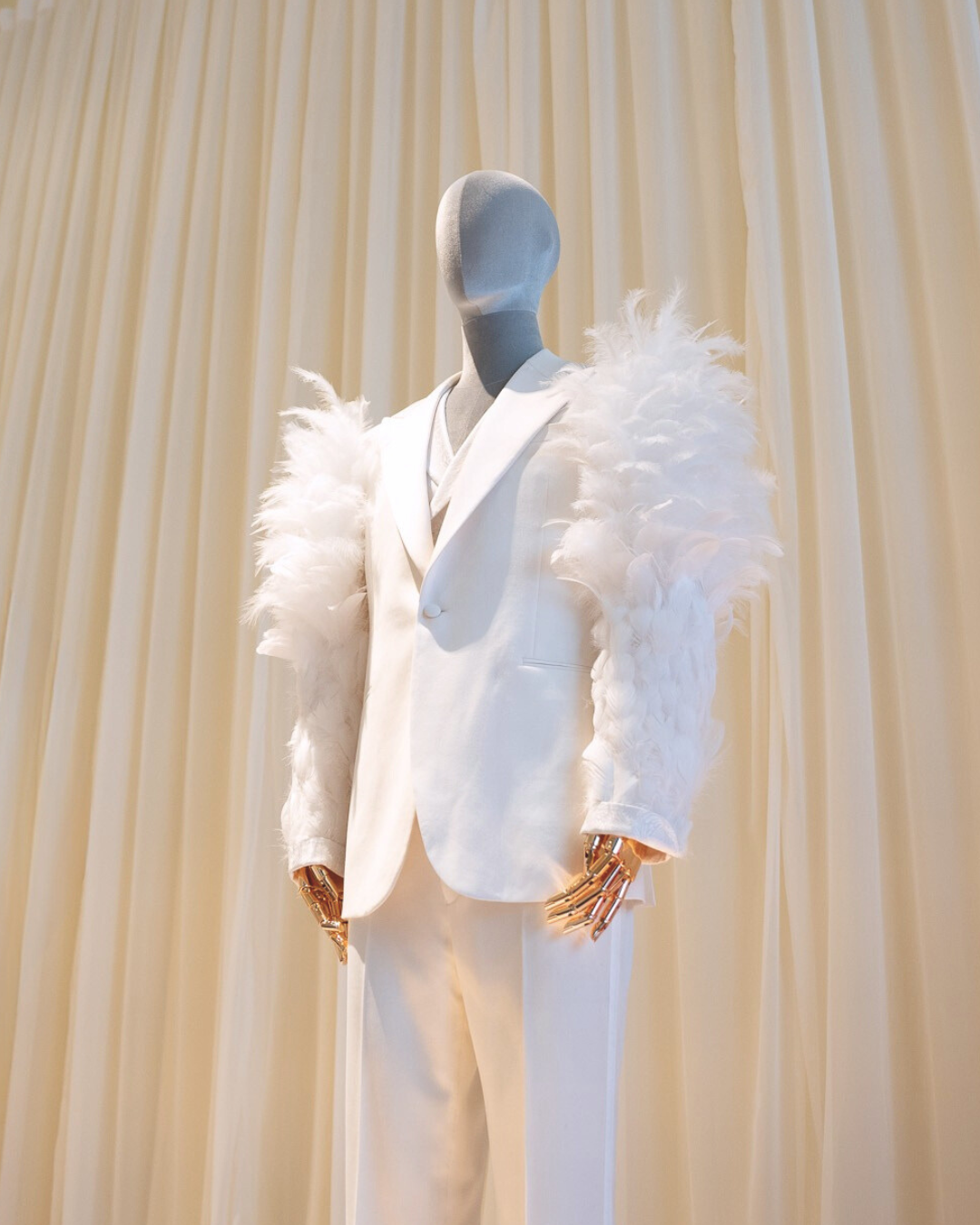 Leslie Cheung Angel Suit (4).png