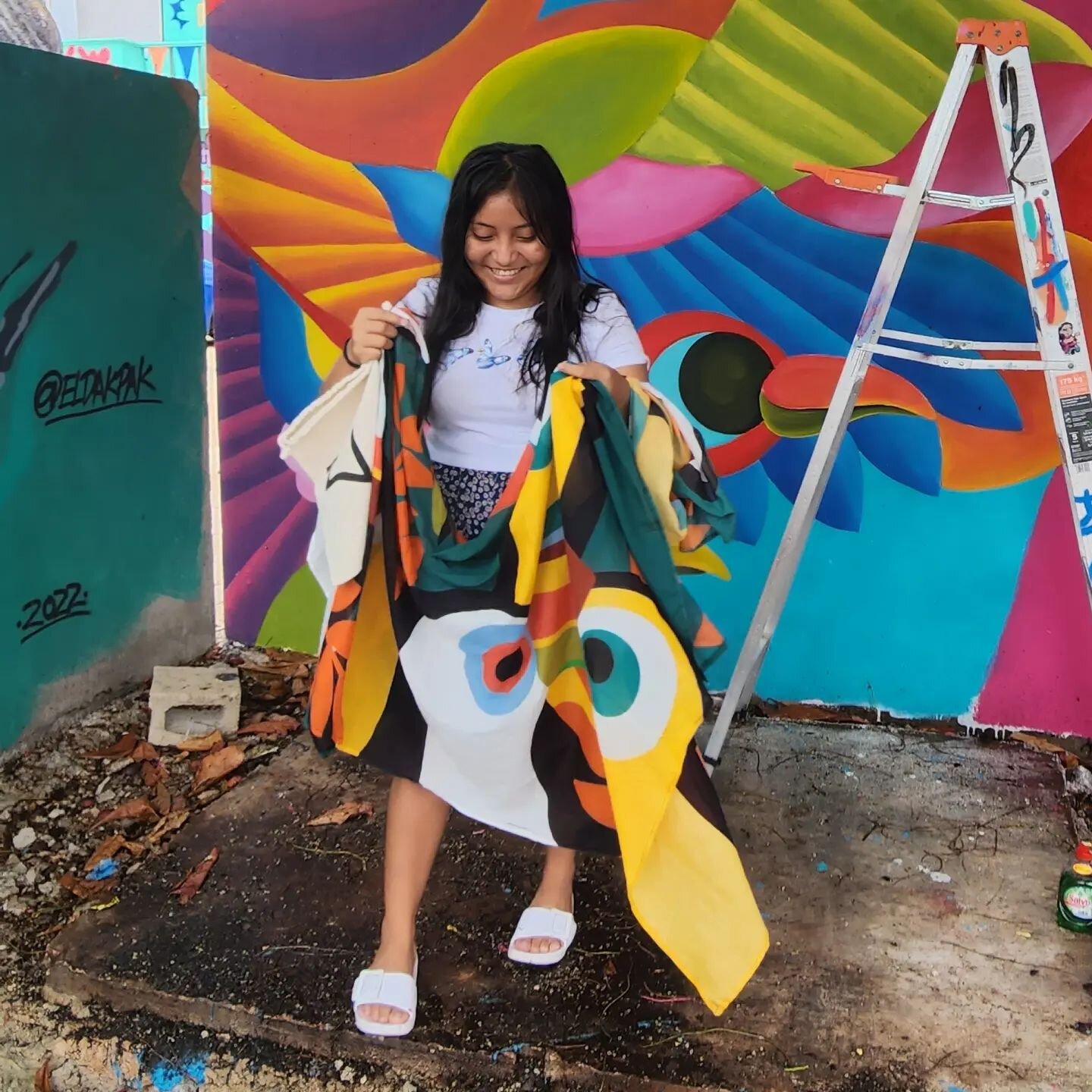 Thank you @akumalartsfestival for allowing us to show you Lluvia's (Rain) art work.

She is the first young lady originally from Akumal going to college for the first time, she got college scholarship (graphic design) support from the beginning to th