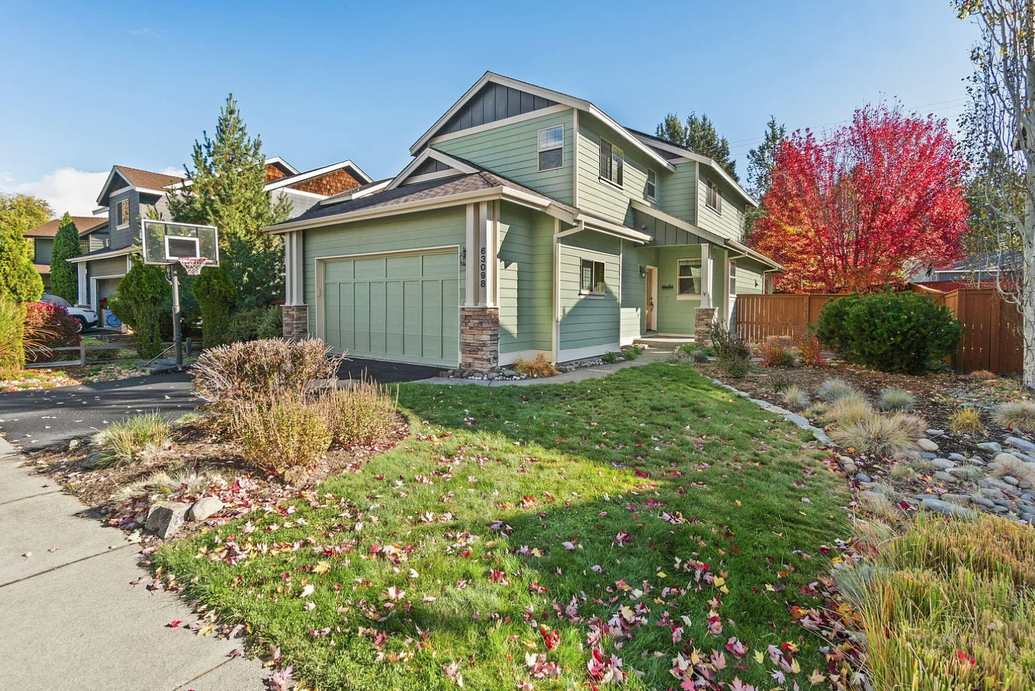 SOLD.Stylish Bend Residence with Solar Savings, Bonus Loft, and Sawyer Park Access