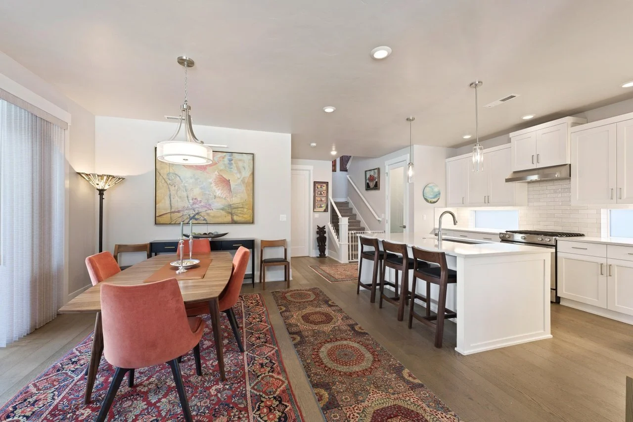 SOLD.Virtually New NW Bend Townhome at an Unbeatable Price – Main-Level Suite, Modern Upgrades & Pri
