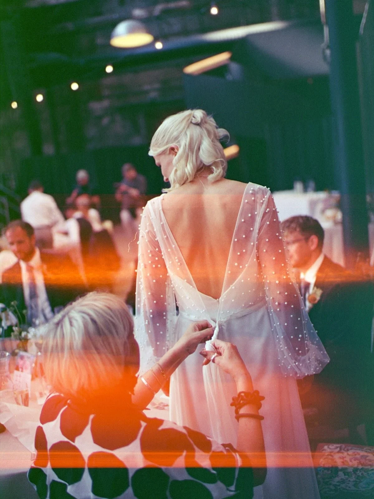 Catching a light flare 
.
.
.
#filmphotography #analoglove #shootitwithfilm #thefilmrenaissance #weddingsonfilm #filmweddingphotographer #filmisnotdead