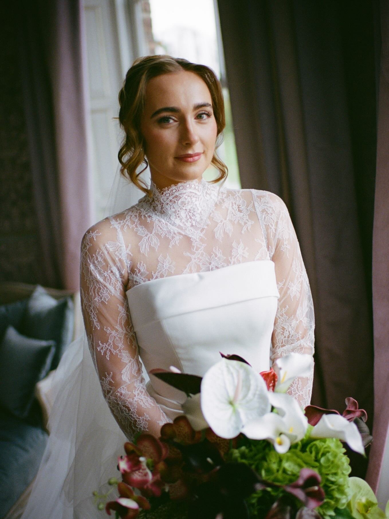 Hannah on film
.
.
.
#ishootfilm #filmlovers #35mmwedding #weddingsonfilm #filmisnotdead #thefilmrenaissance #kodakfilm #portra400 #analoglove #shootitwithfim #antibride #filmweddingphotographer #filmweddingphotography