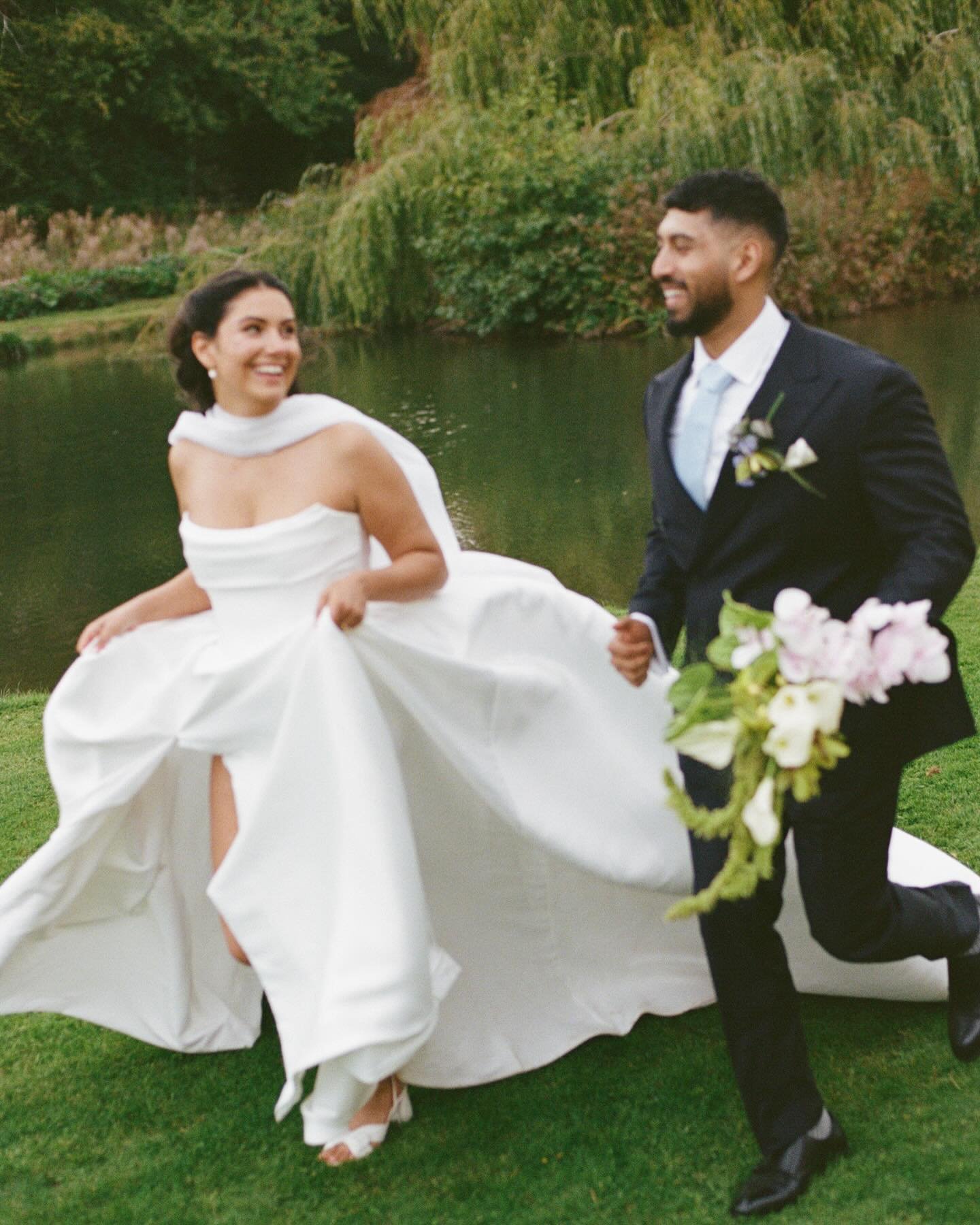 Bella + Ish
.
.
#ishootfilm #shootitwithfim #weddingsonfilm #analoglove #filmisnotdead #filmlovers #kodakfilm #35mmwedding #filmweddingphotographer