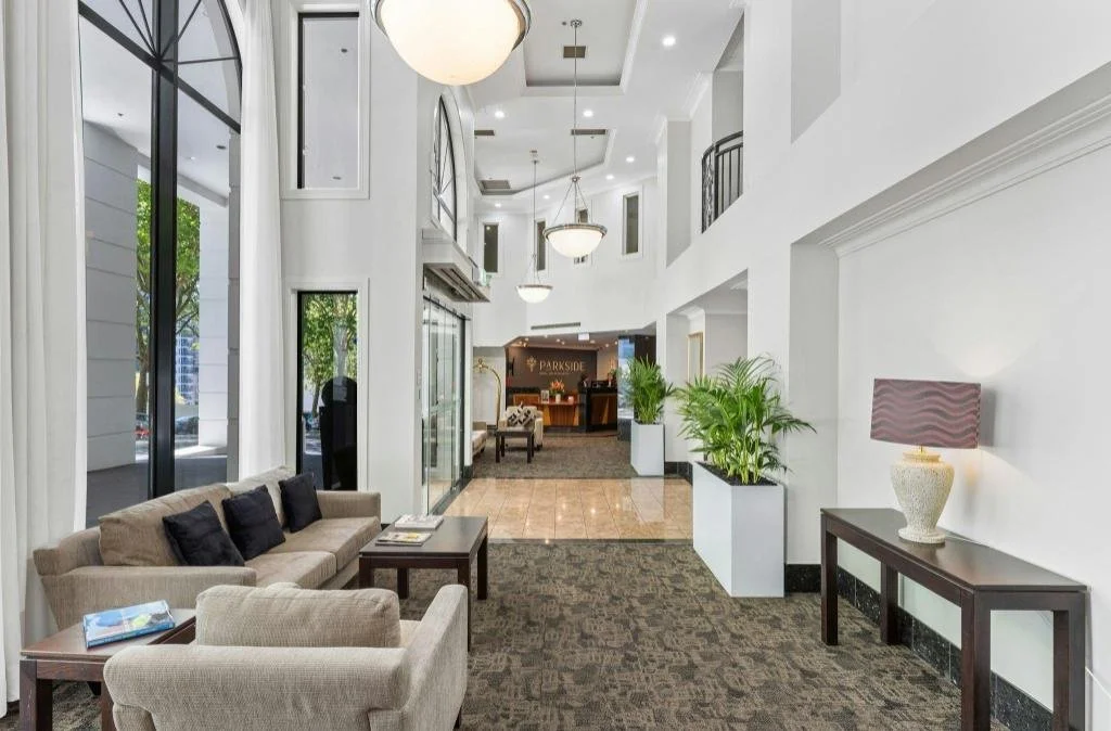 Parkside Hotel and Apartments - Lobby